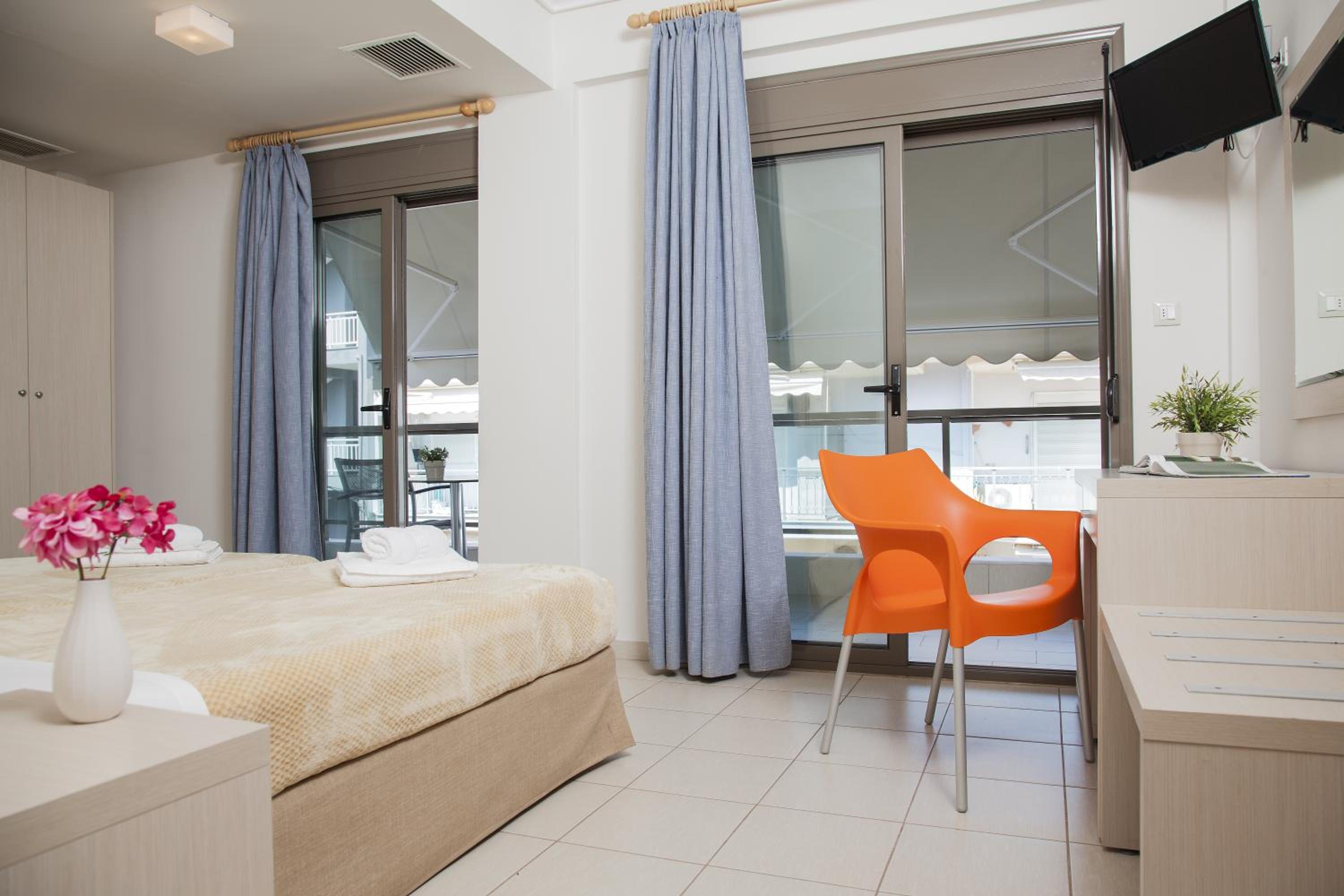 Double Room - Photo 2