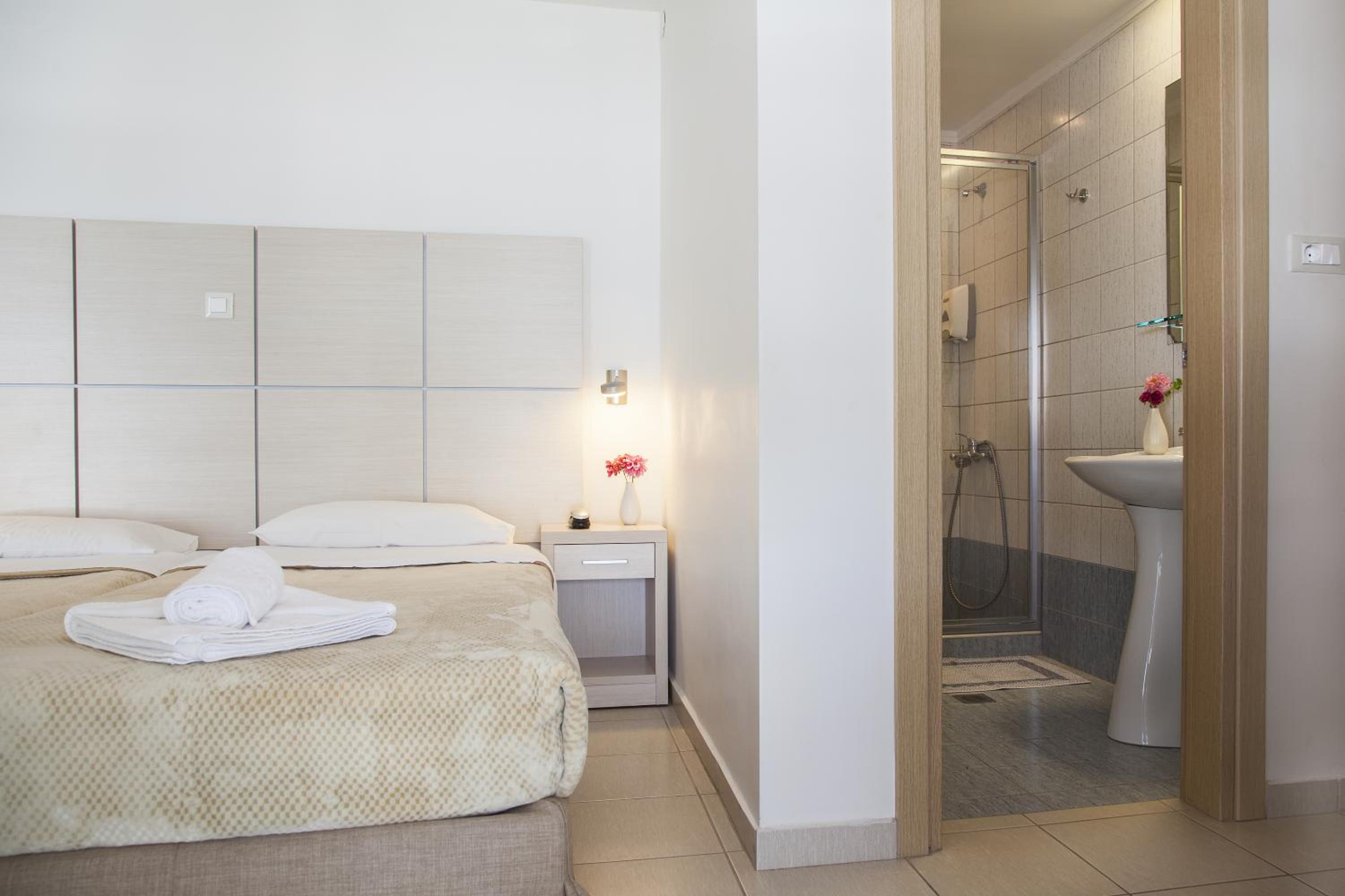 Double Room - Photo 3