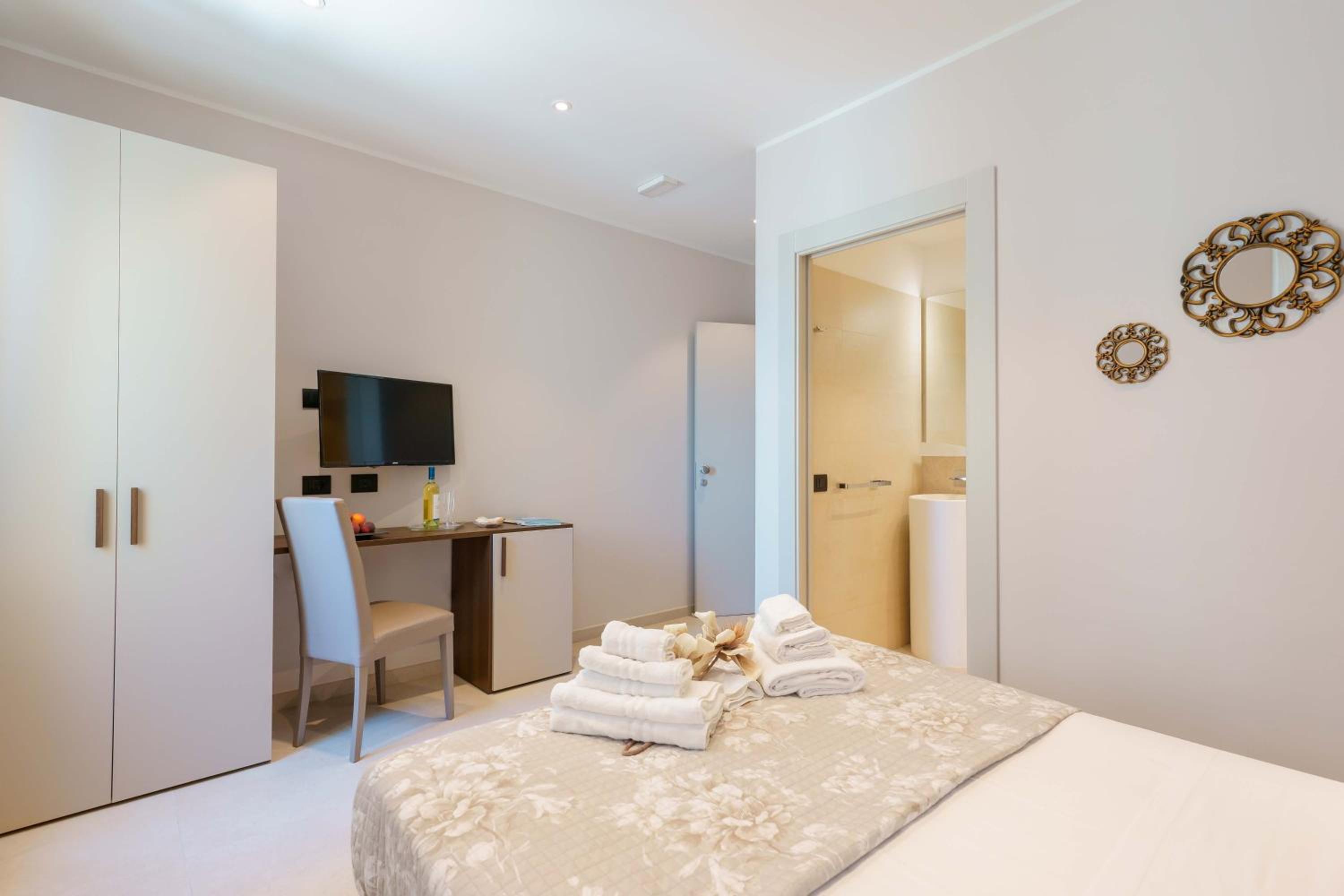 Double Room with Balcony photo 3