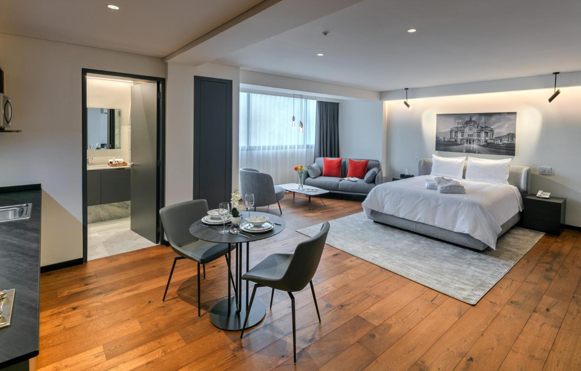 Superior Suite - Photo 5
