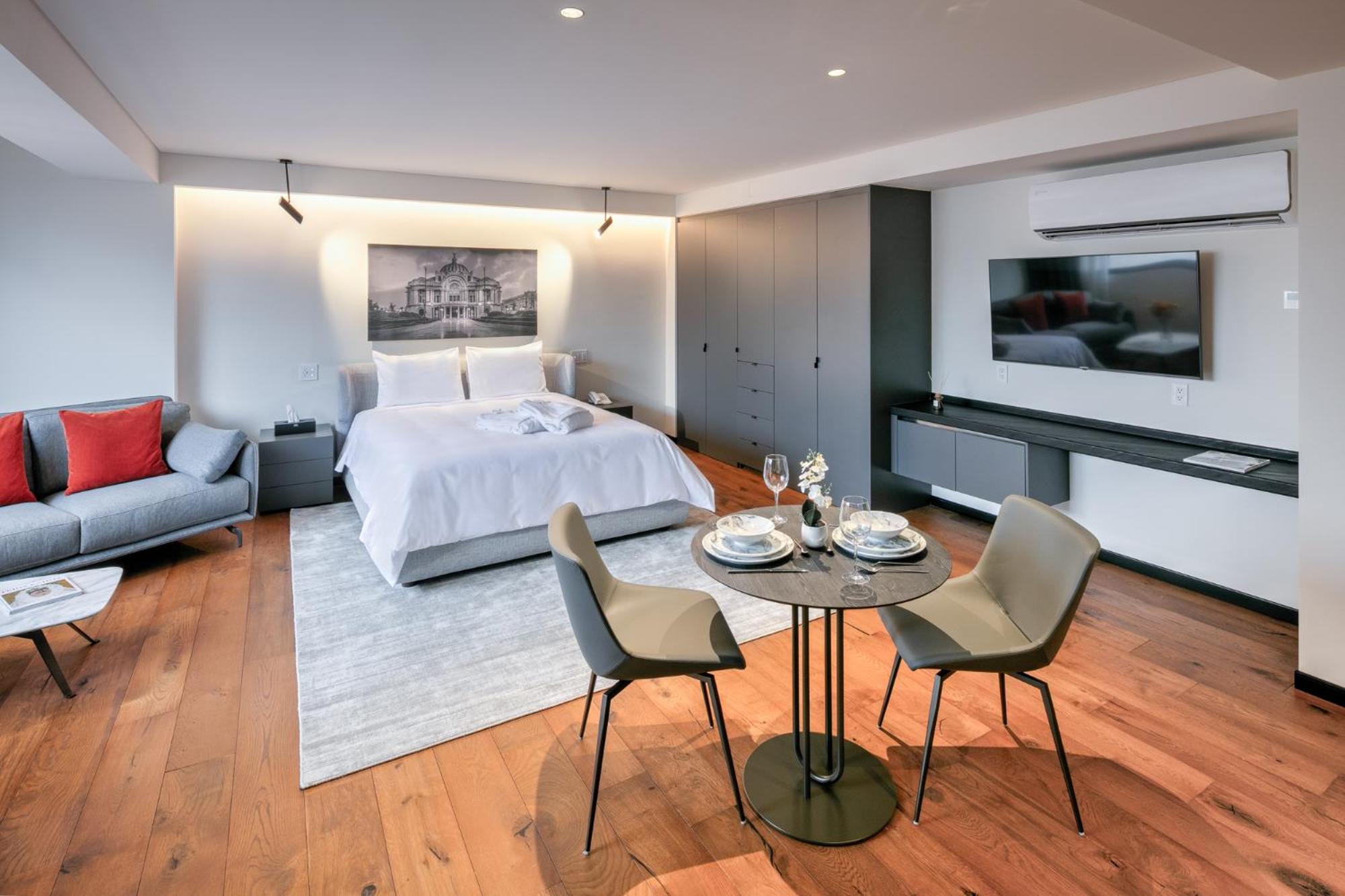 Superior Suite - Photo 4