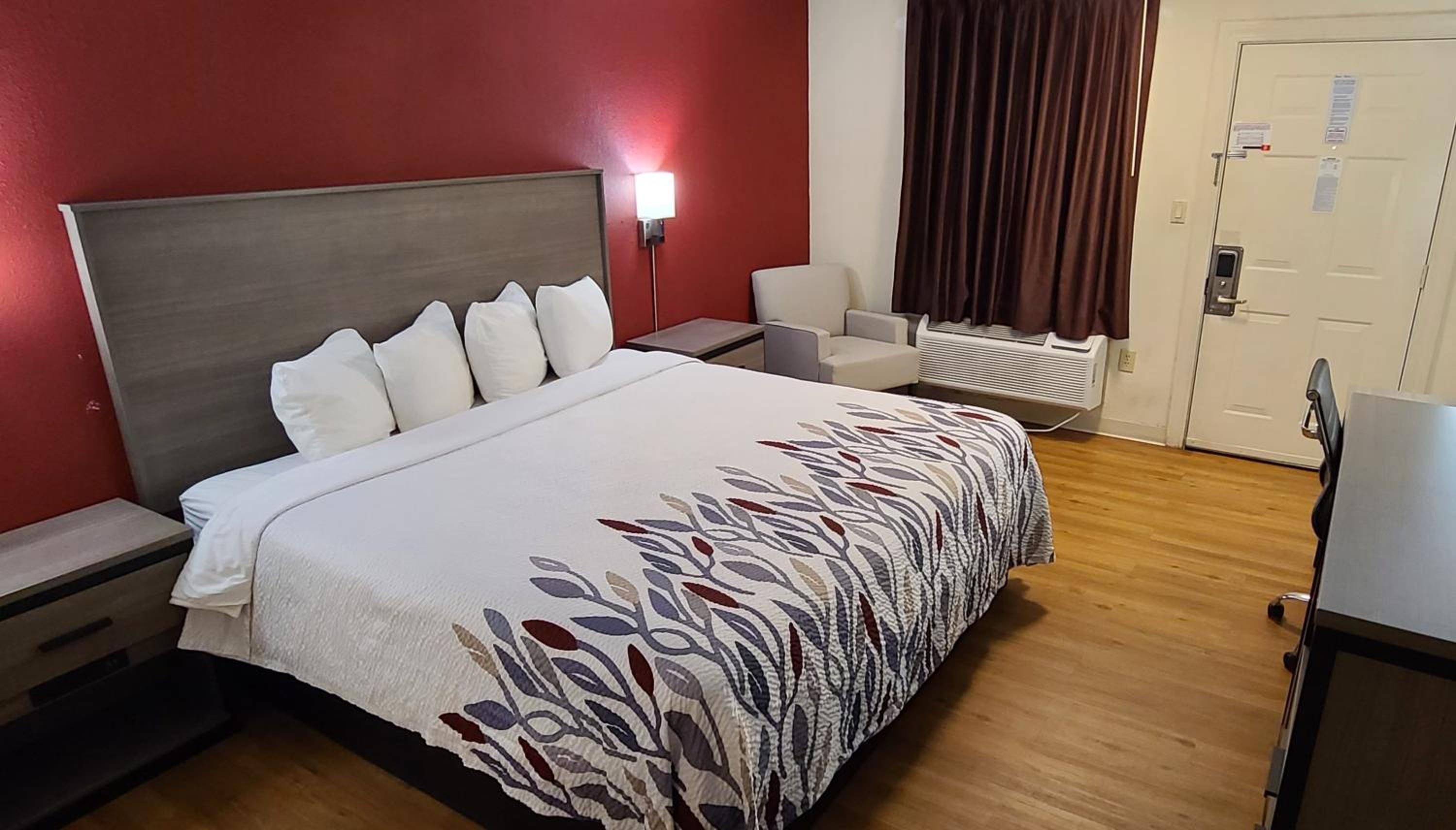 Deluxe King Room Non-Smoking - Photo 1