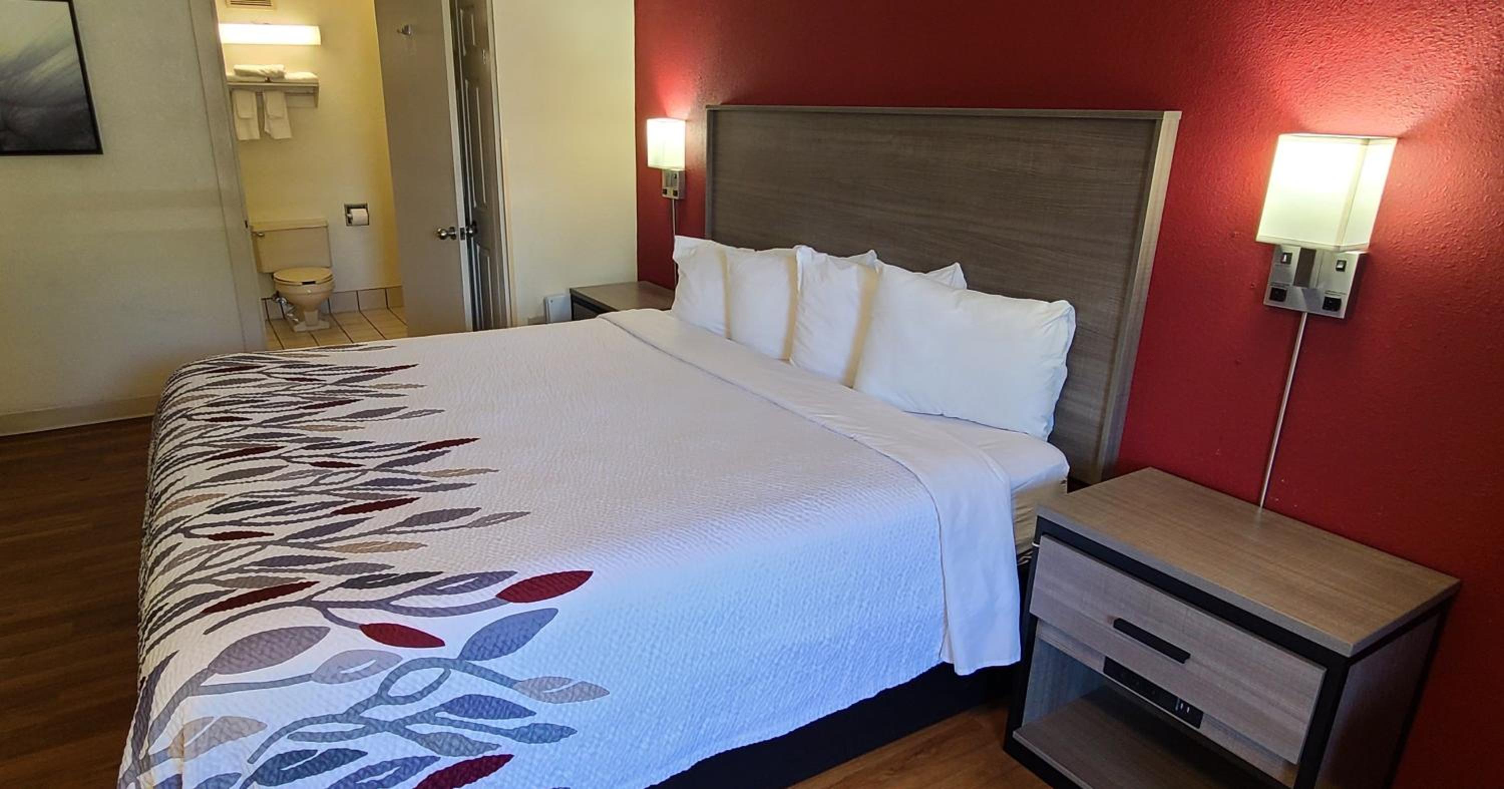 Deluxe King Room Non-Smoking - Photo 3