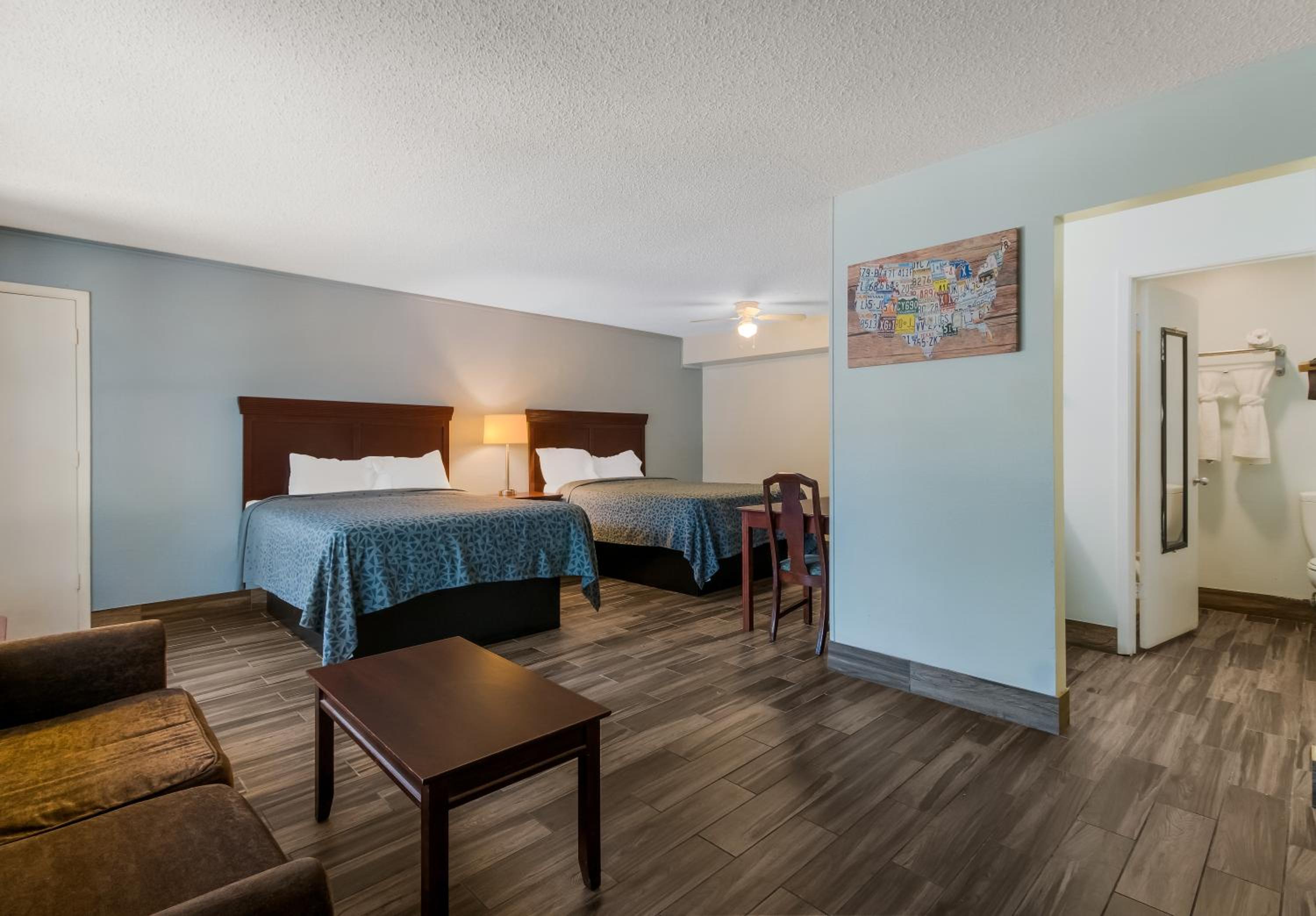 Queen Suite with Two Queen Beds and Sofa Bed - Non Smoking - Photo 1