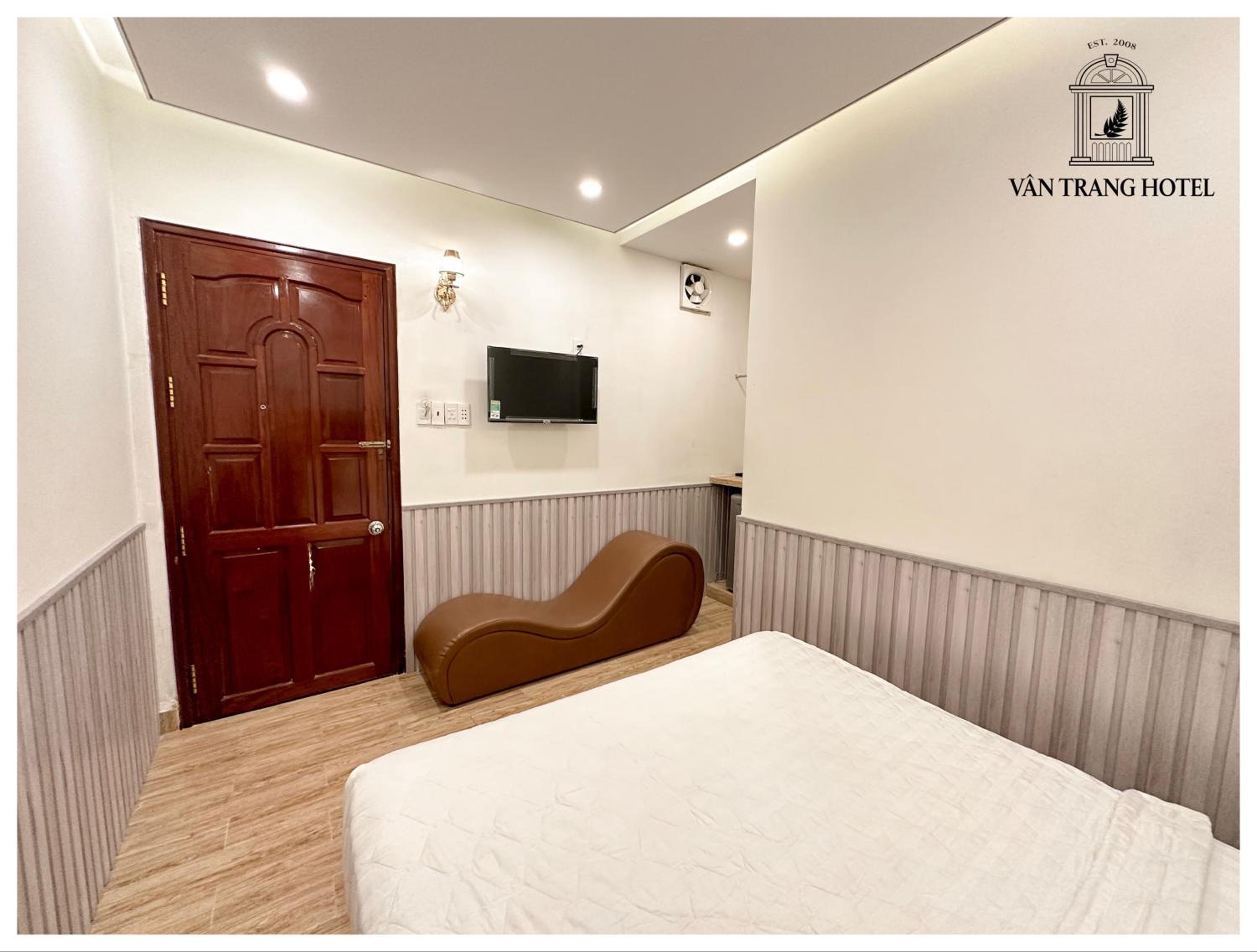 Standard King Room photo 3