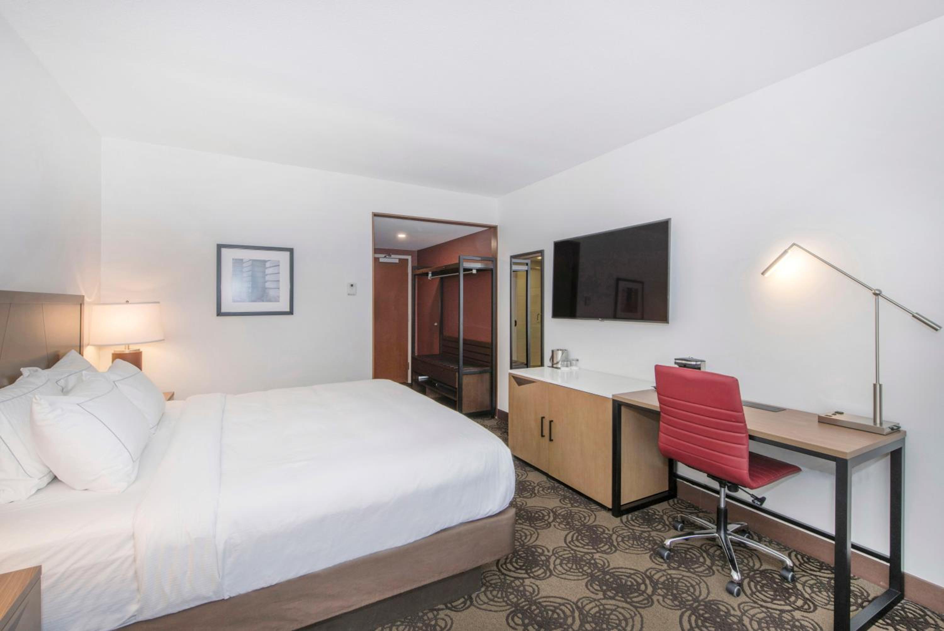 King Room - Non-Smoking - Photo 4