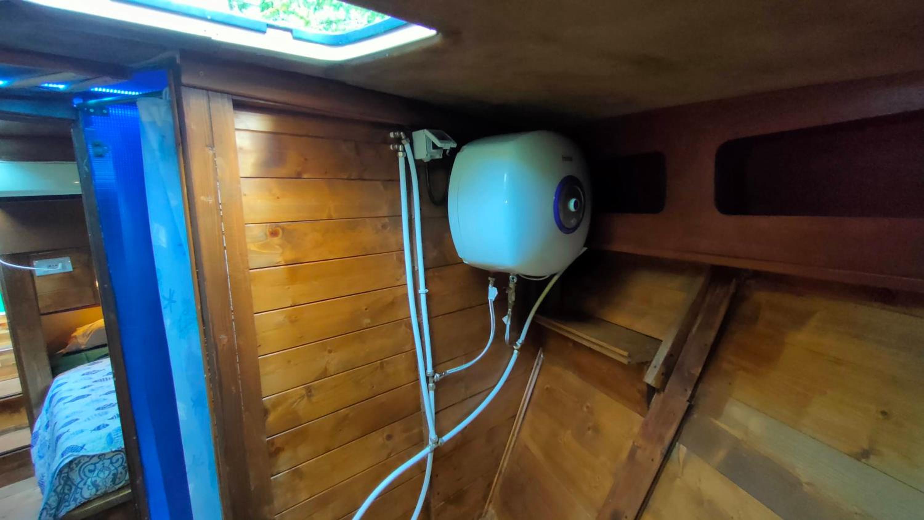 One-Bedroom Bungalow - Photo 2