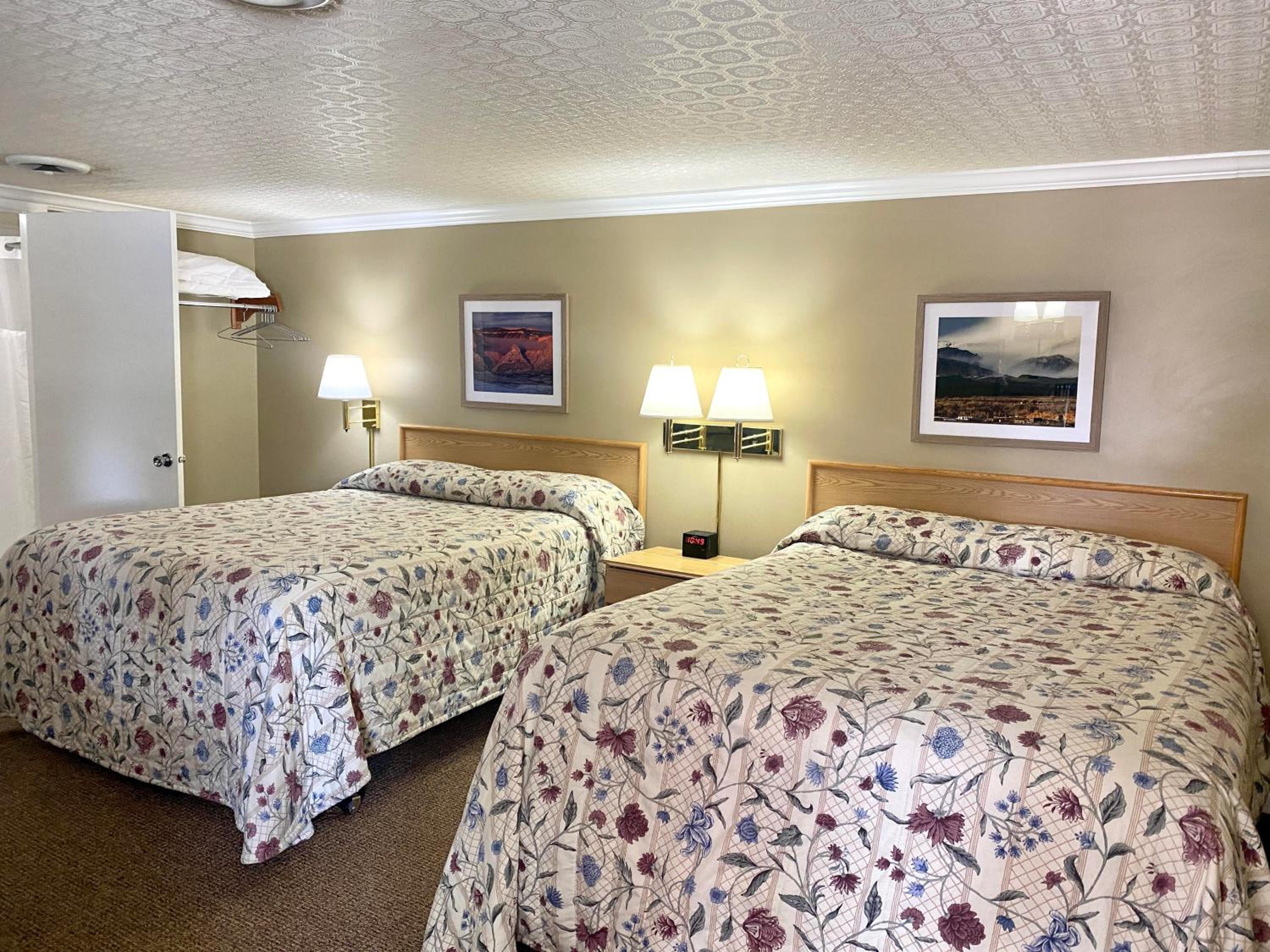 Deluxe Queen Room with Two Queen Beds