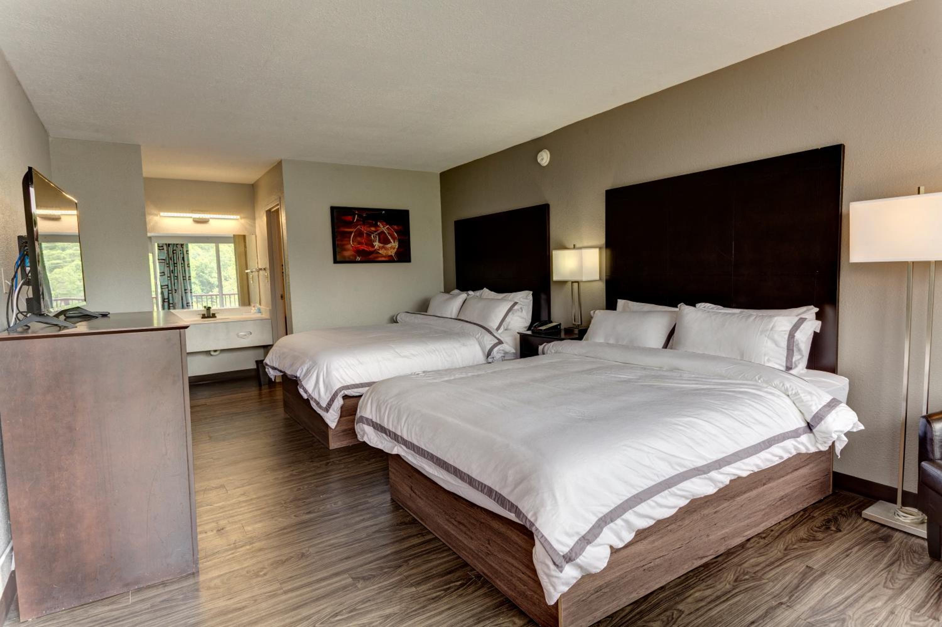 2 Queen Beds Non-Smoking - Photo 1