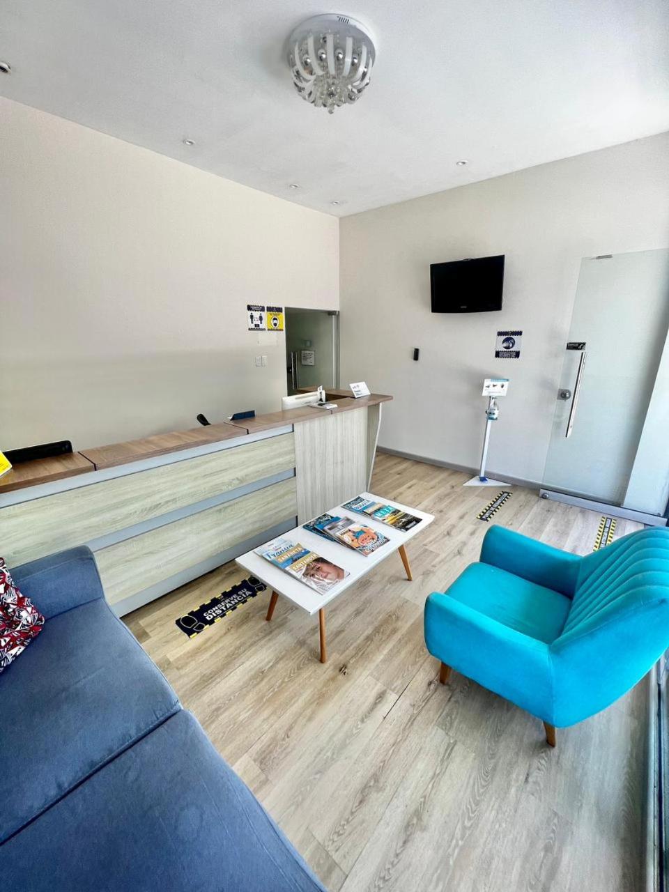 Twin Room with Private Bathroom photo 2