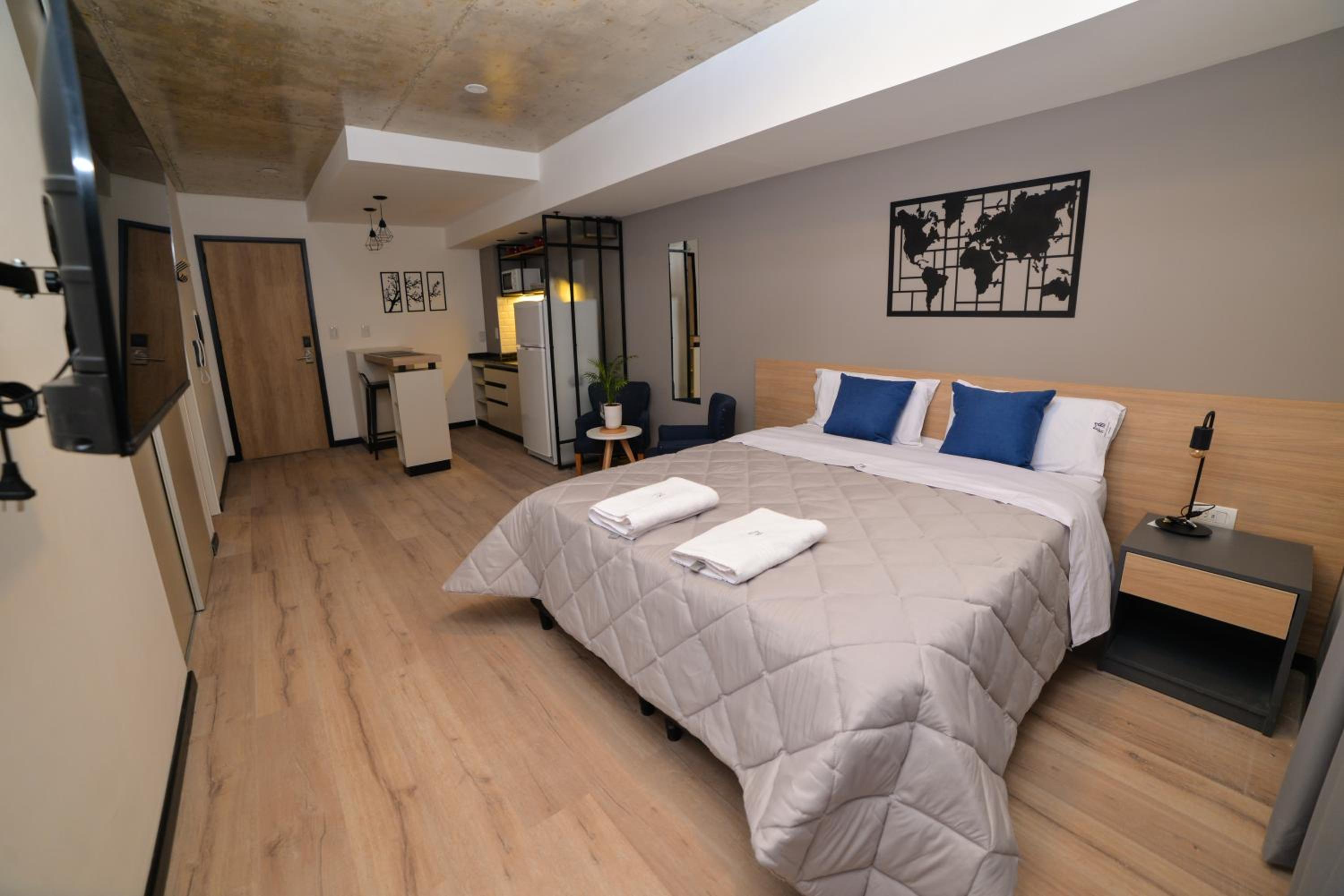 Studio Apartment photo 3