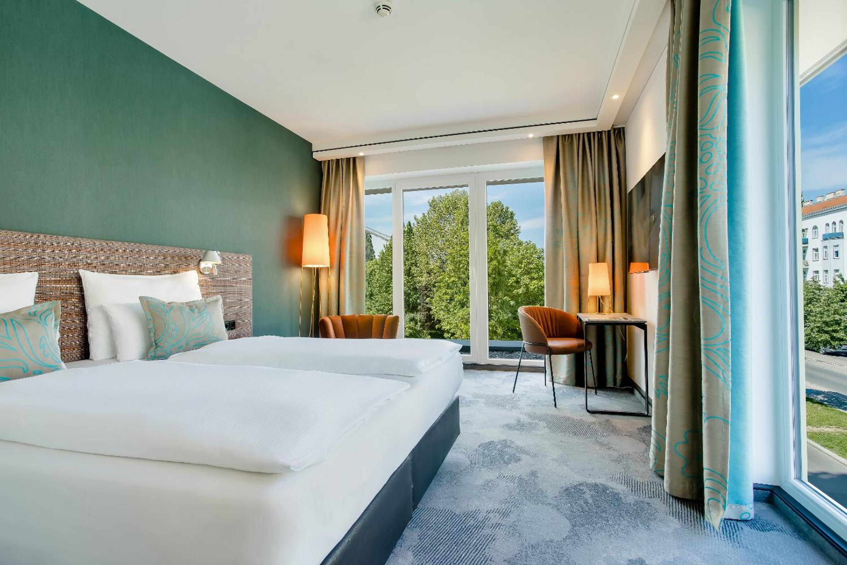 Deluxe Room (2 Adults + 1 Child)