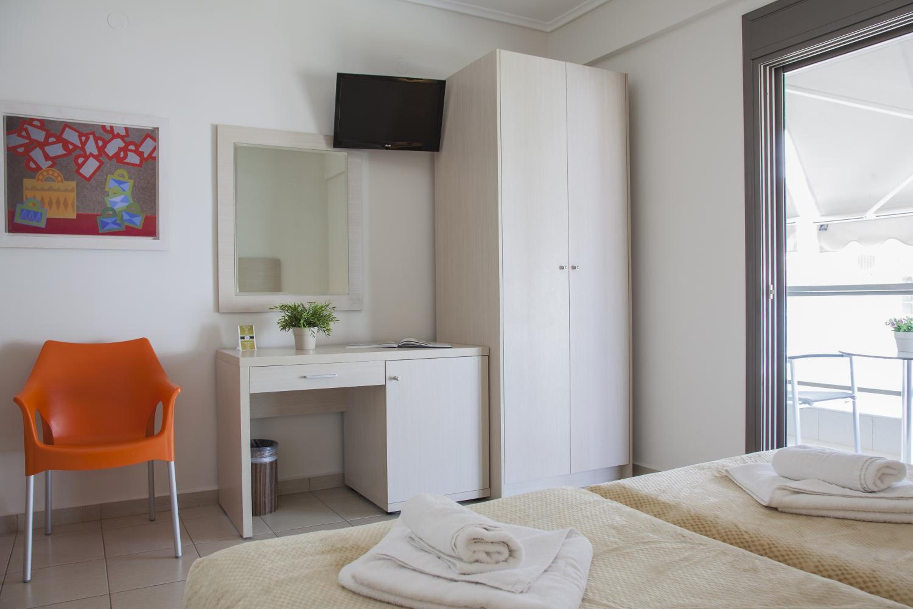 Double Room - Photo 6