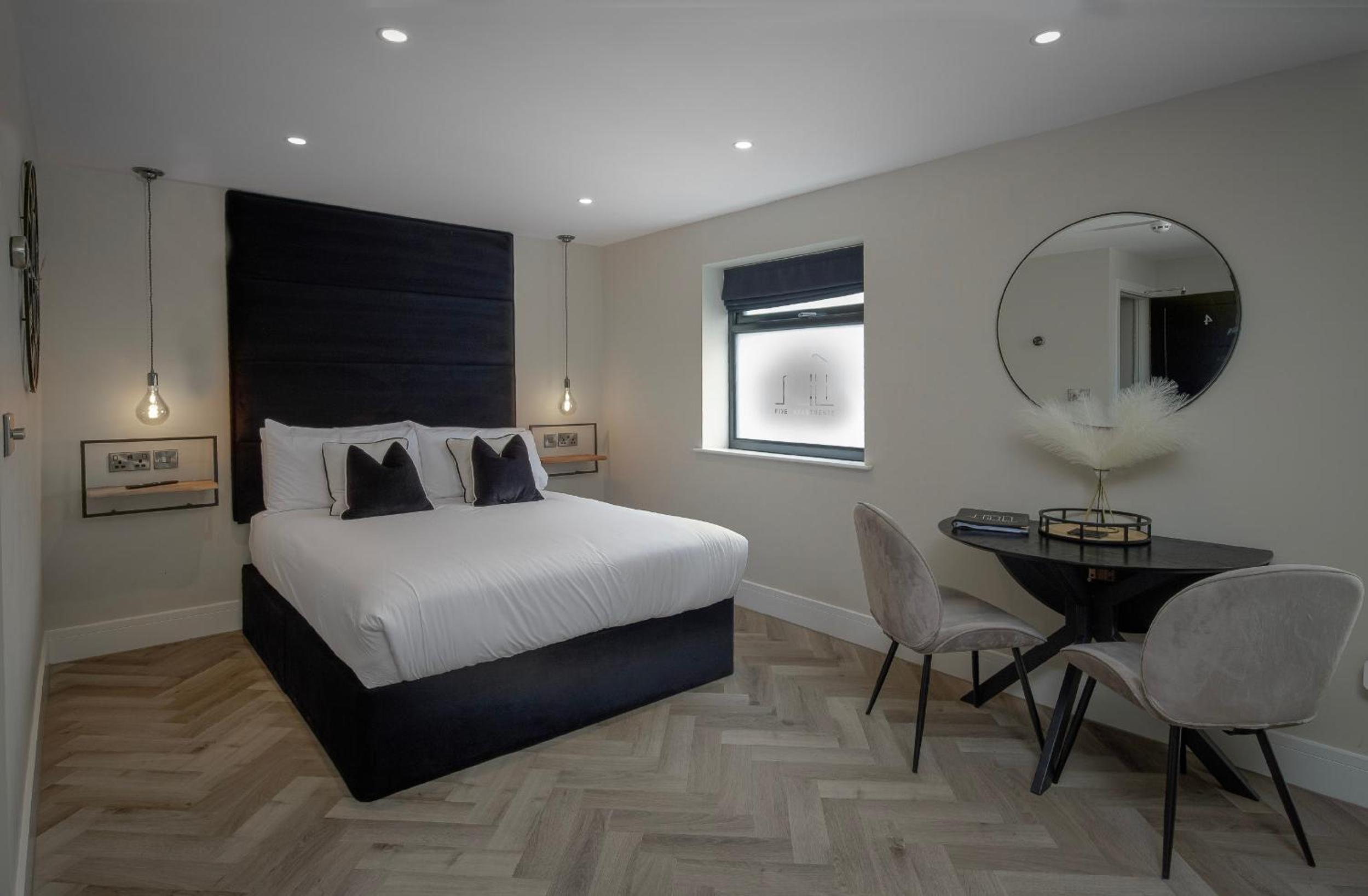 Studio Apartment - Photo 12
