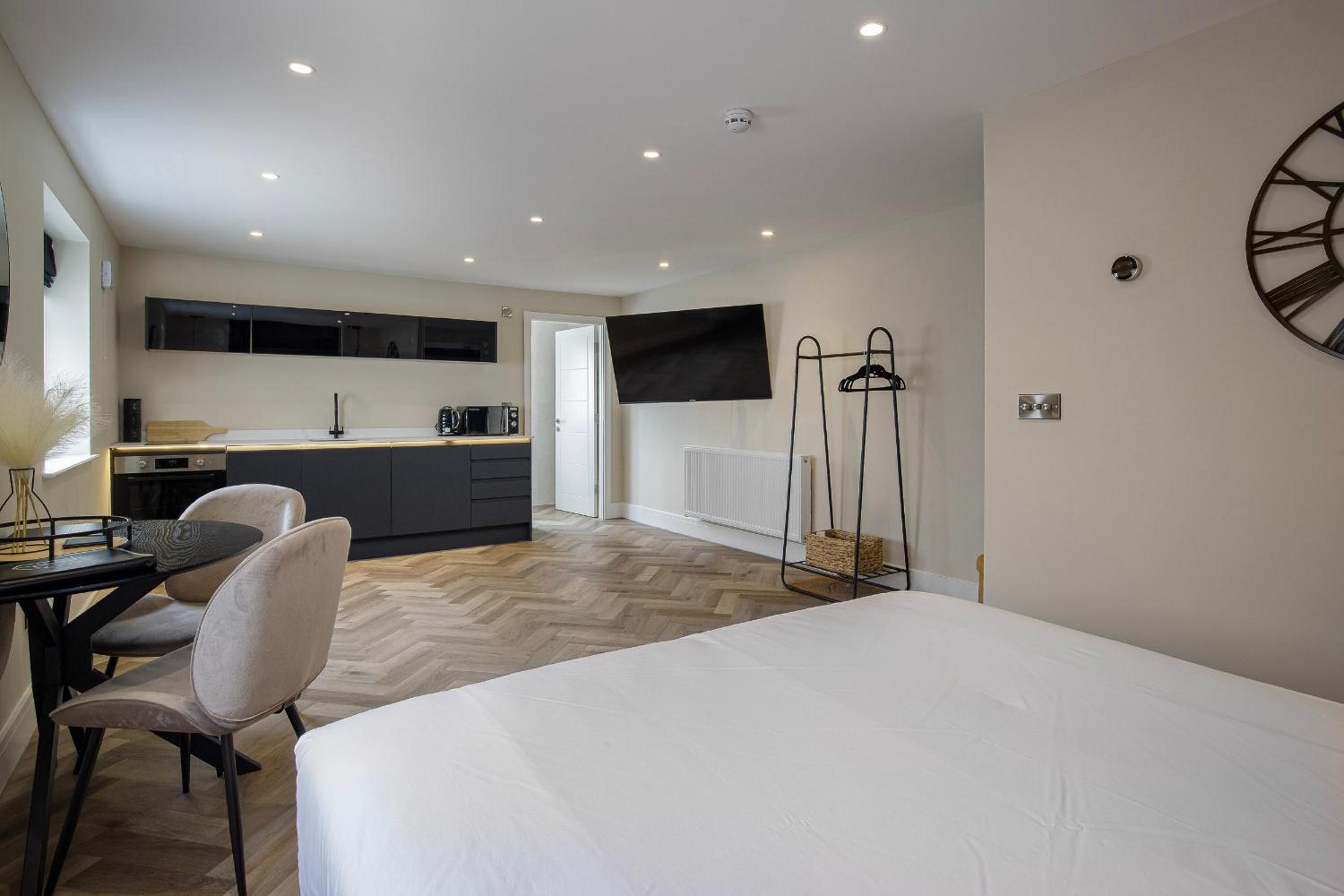 Studio Apartment - Photo 10