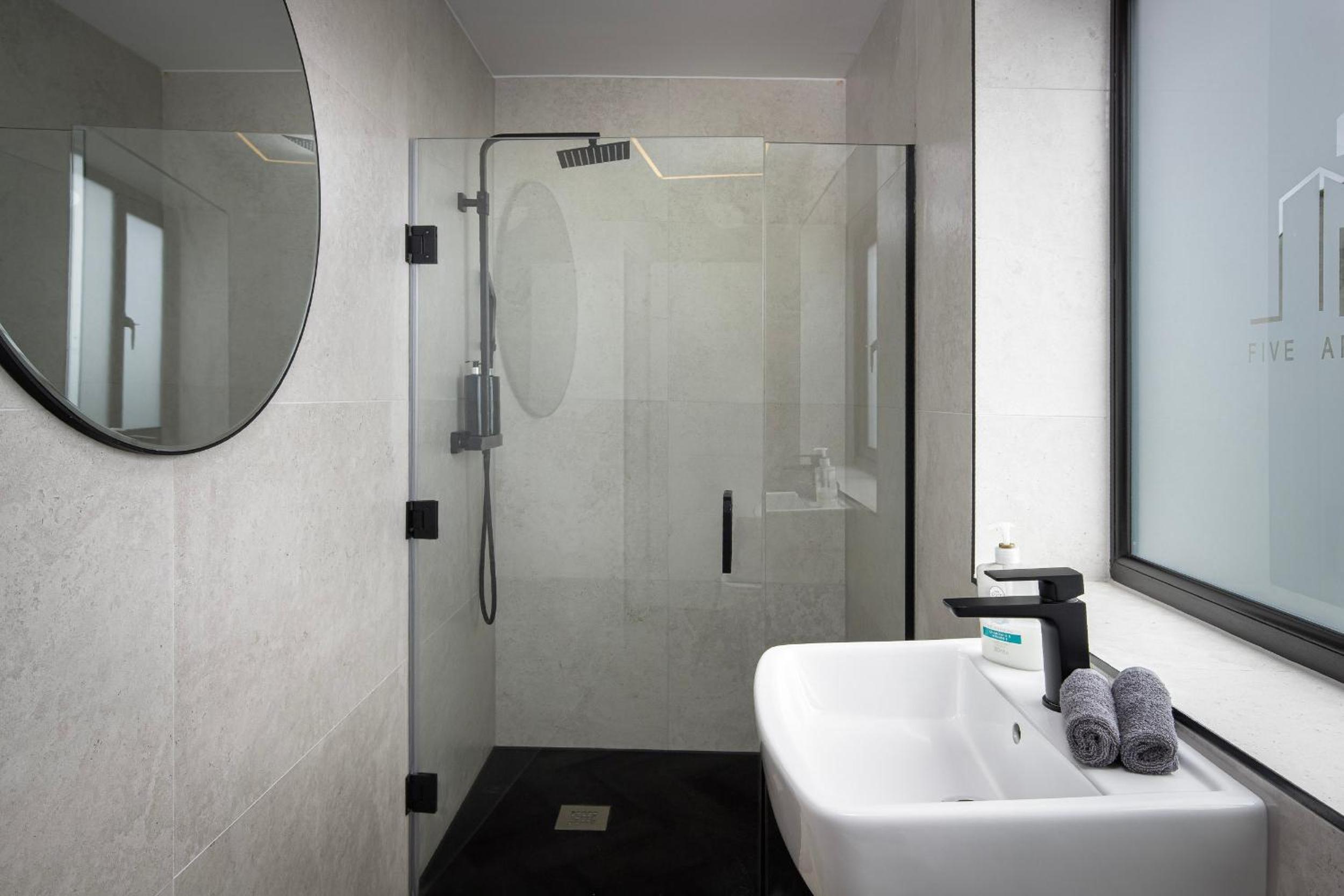 Studio Apartment - Photo 13