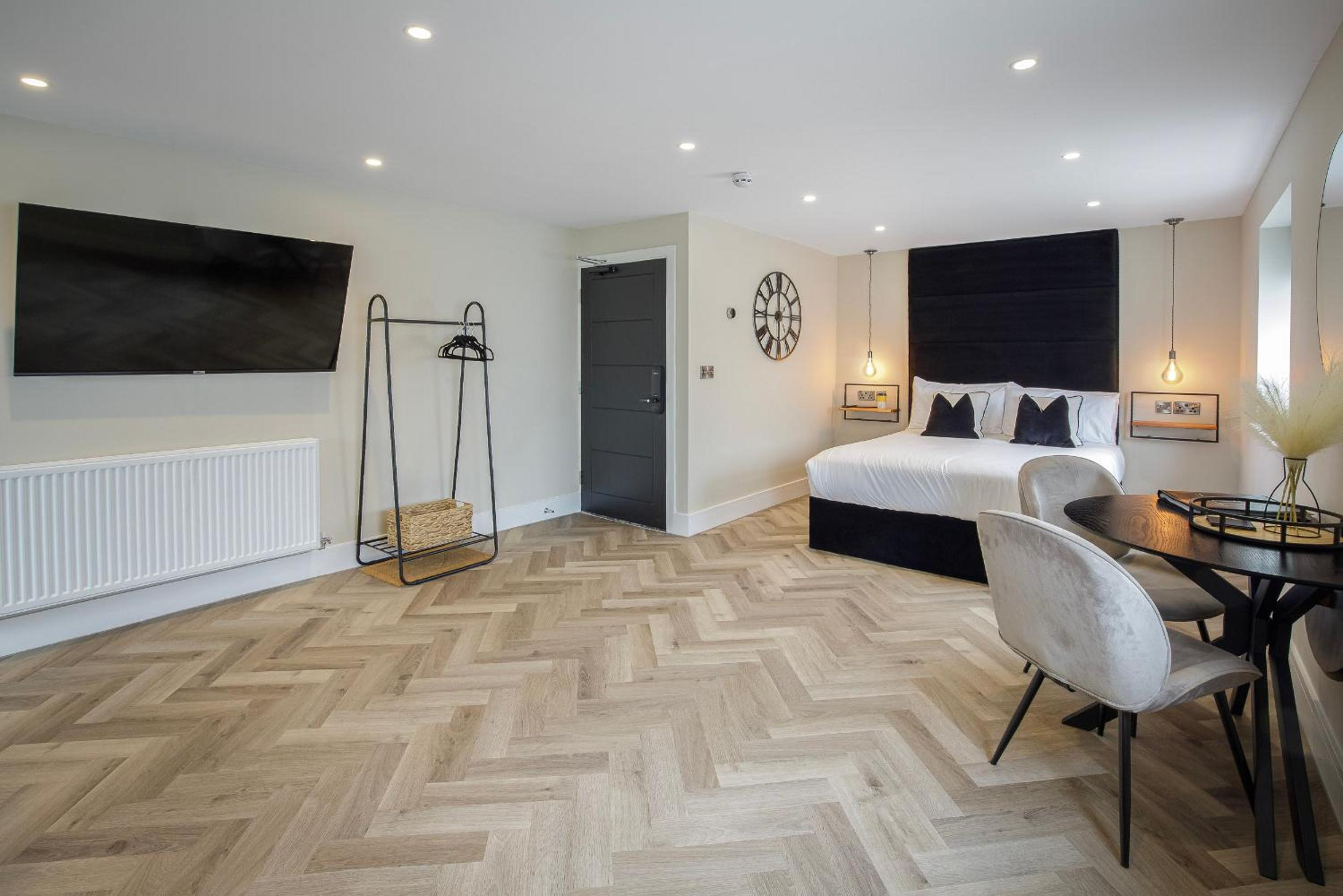Studio Apartment - Photo 8