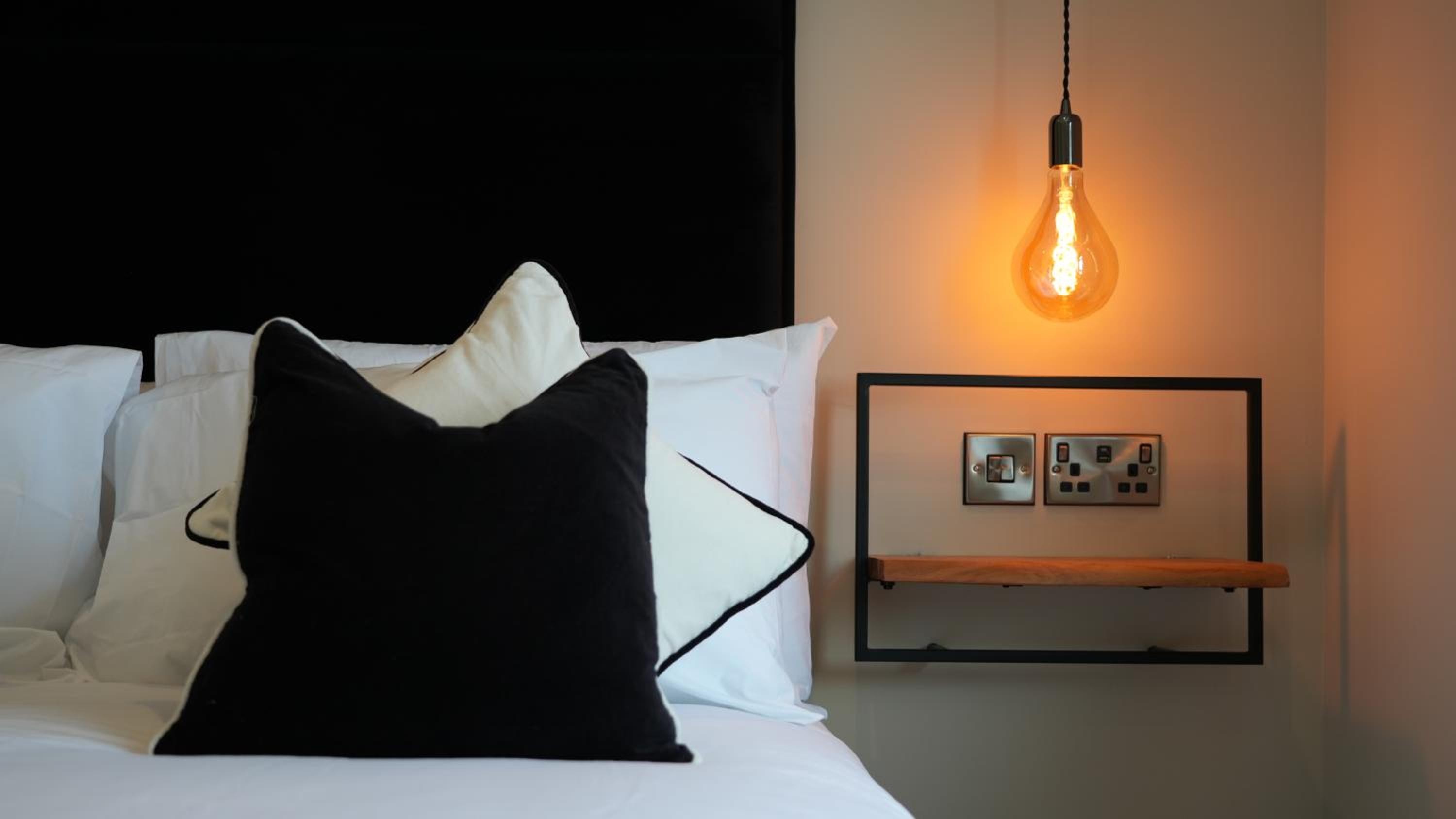 Studio Apartment - Photo 1