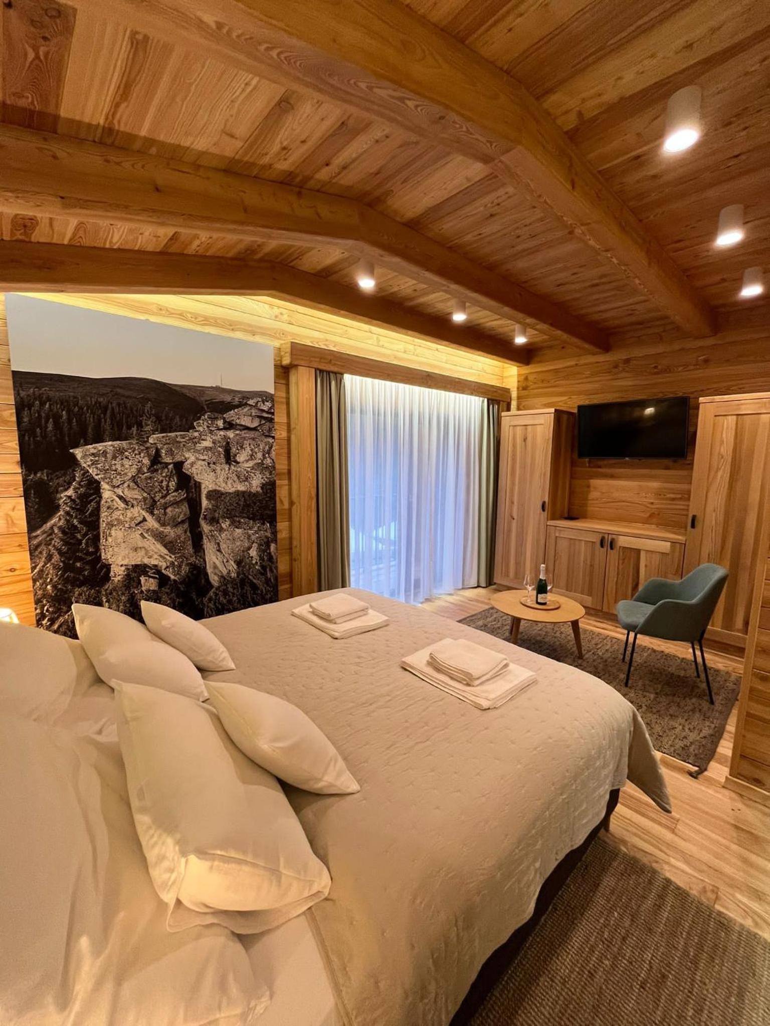 Deluxe Double Room photo 2