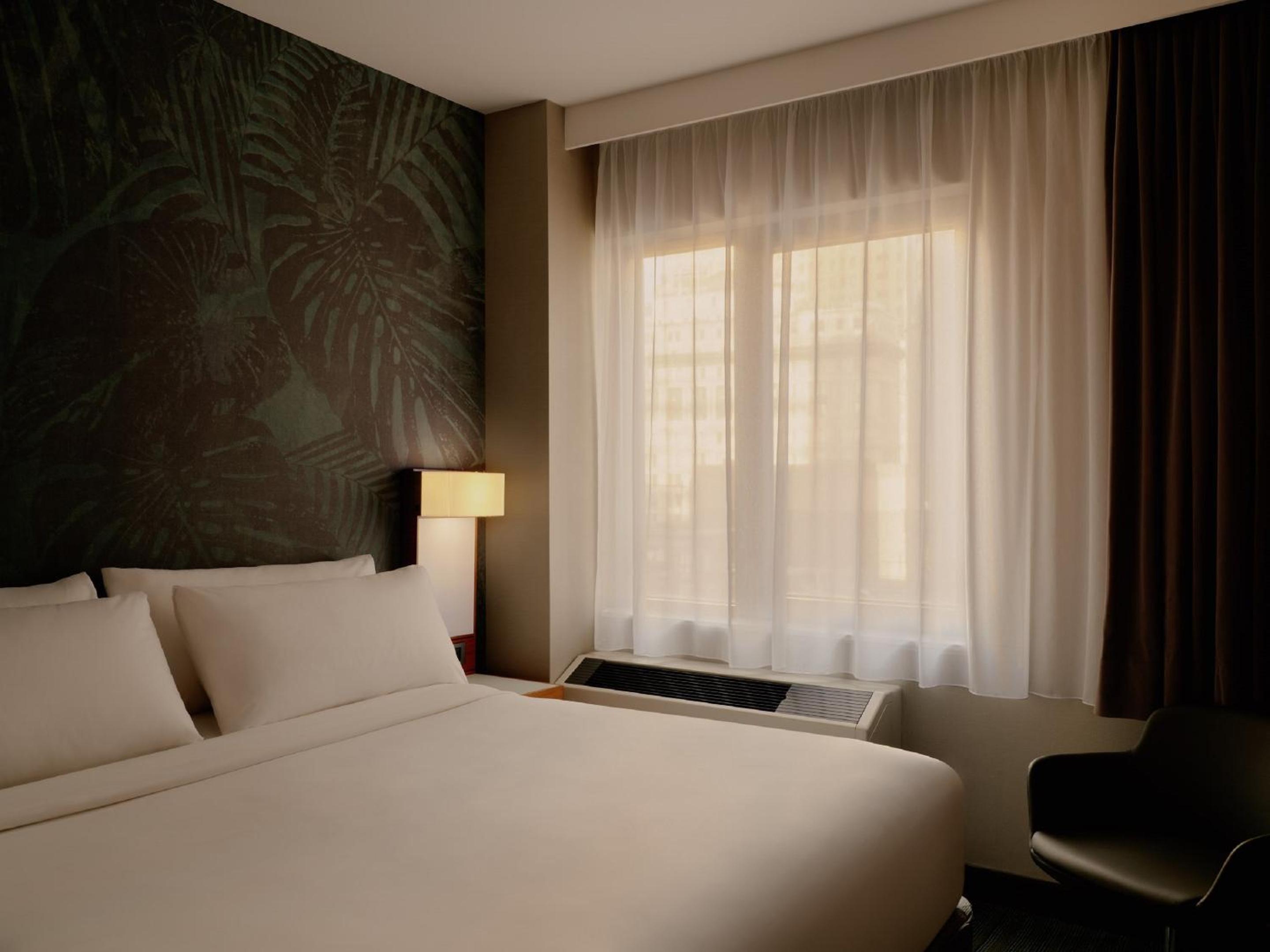 Standard King Room photo 1