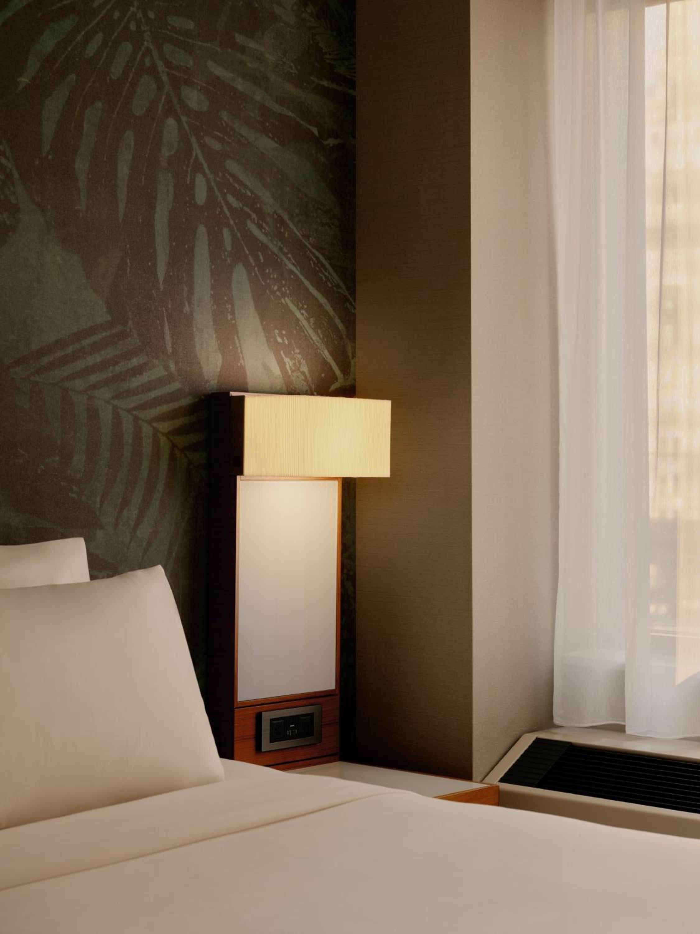 Standard King Room photo 3