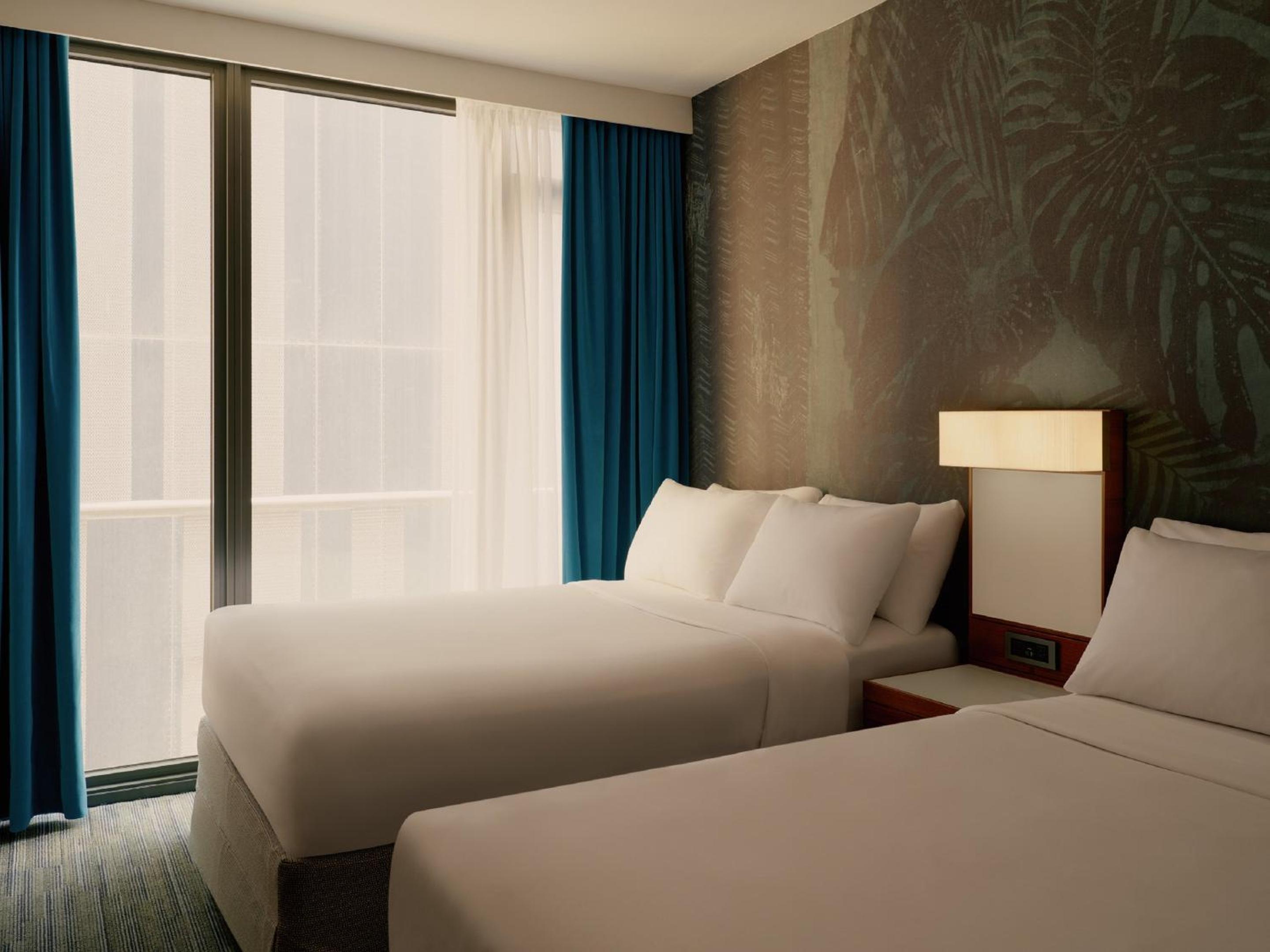 Standard Room with Two Double Beds with City View photo 1