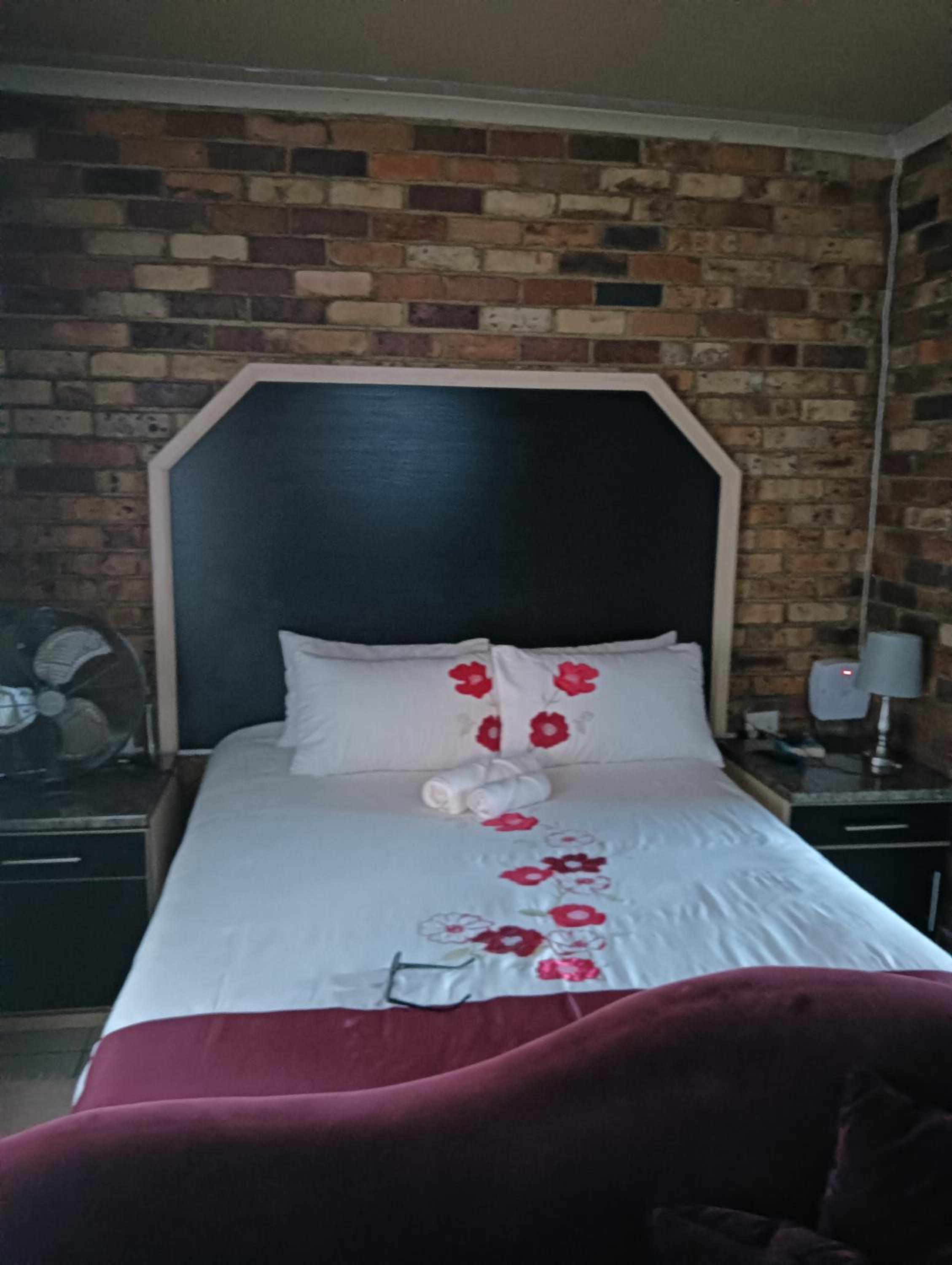 Standard Queen Room photo 2