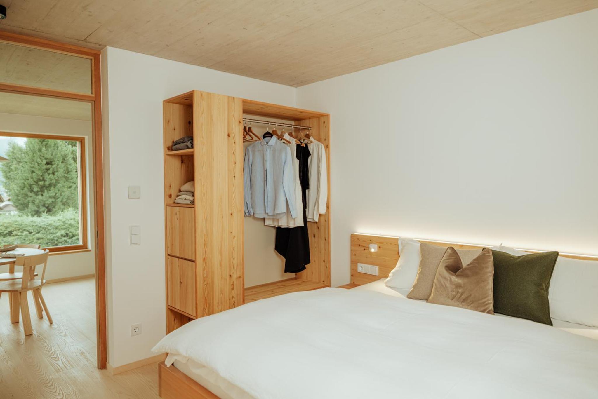 Five-Bedroom House photo 2