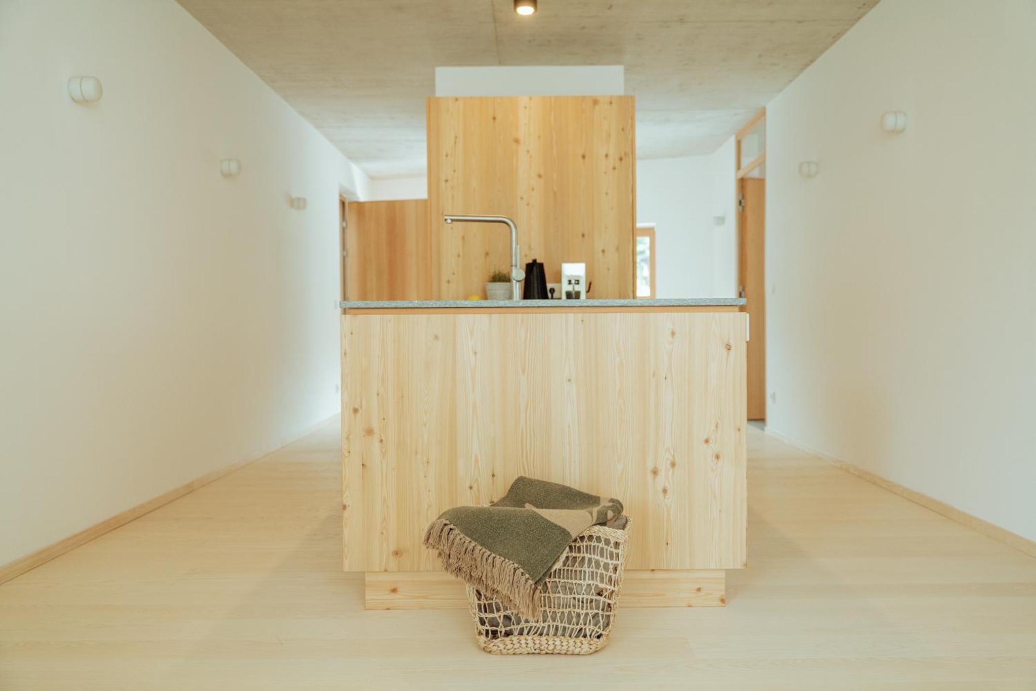 Five-Bedroom House photo 3