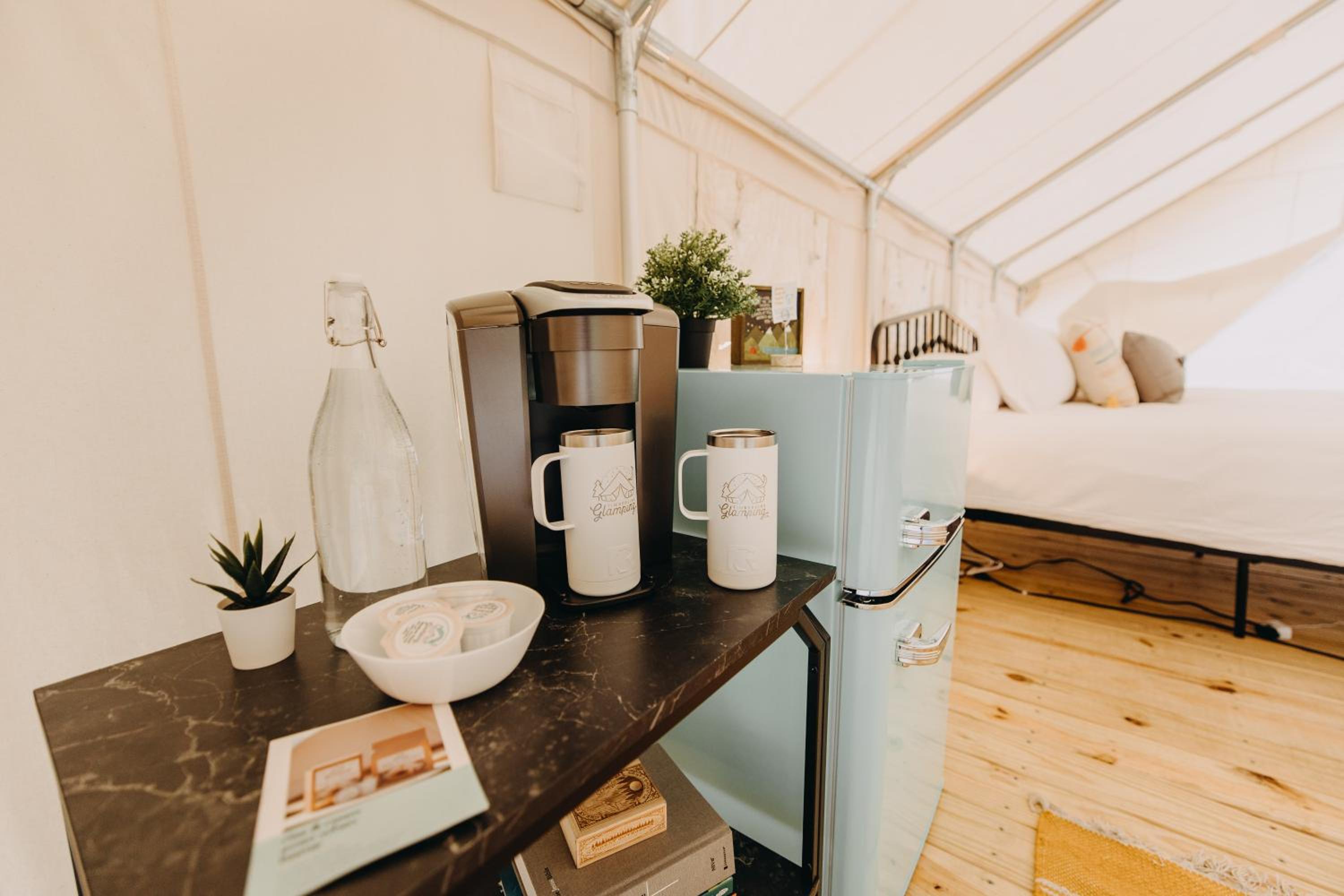 Tent (B) photo 2