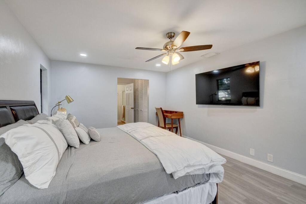 Five-Bedroom House photo 1