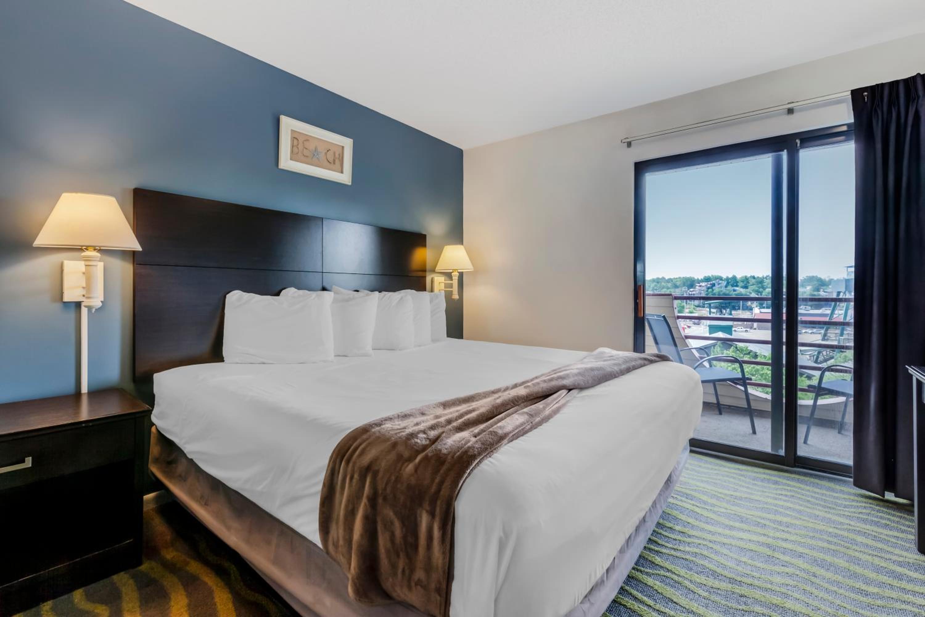 King Room with Whirlpool - Non-smoking photo 2