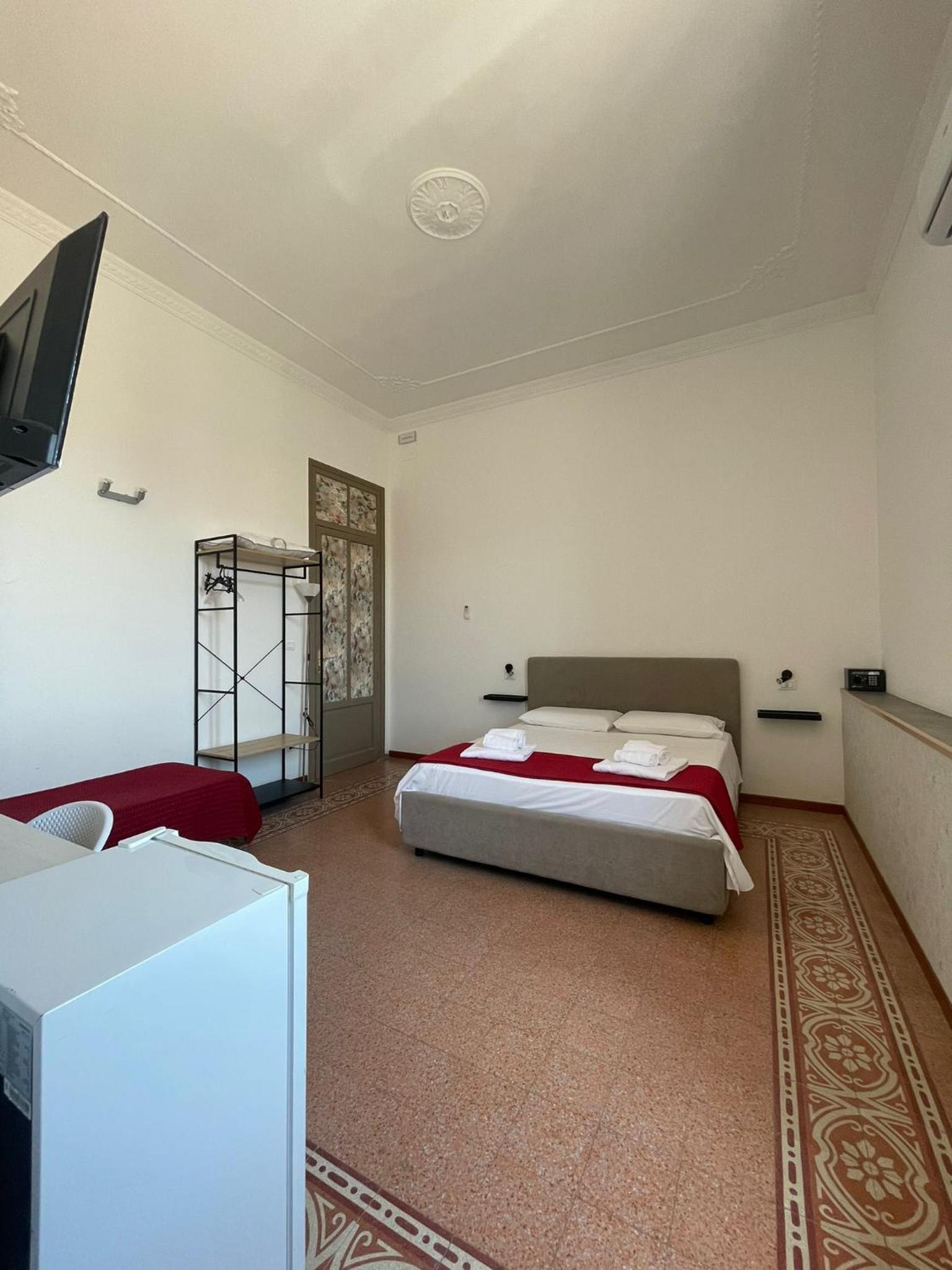 Triple Room with Private Bathroom - Photo 7