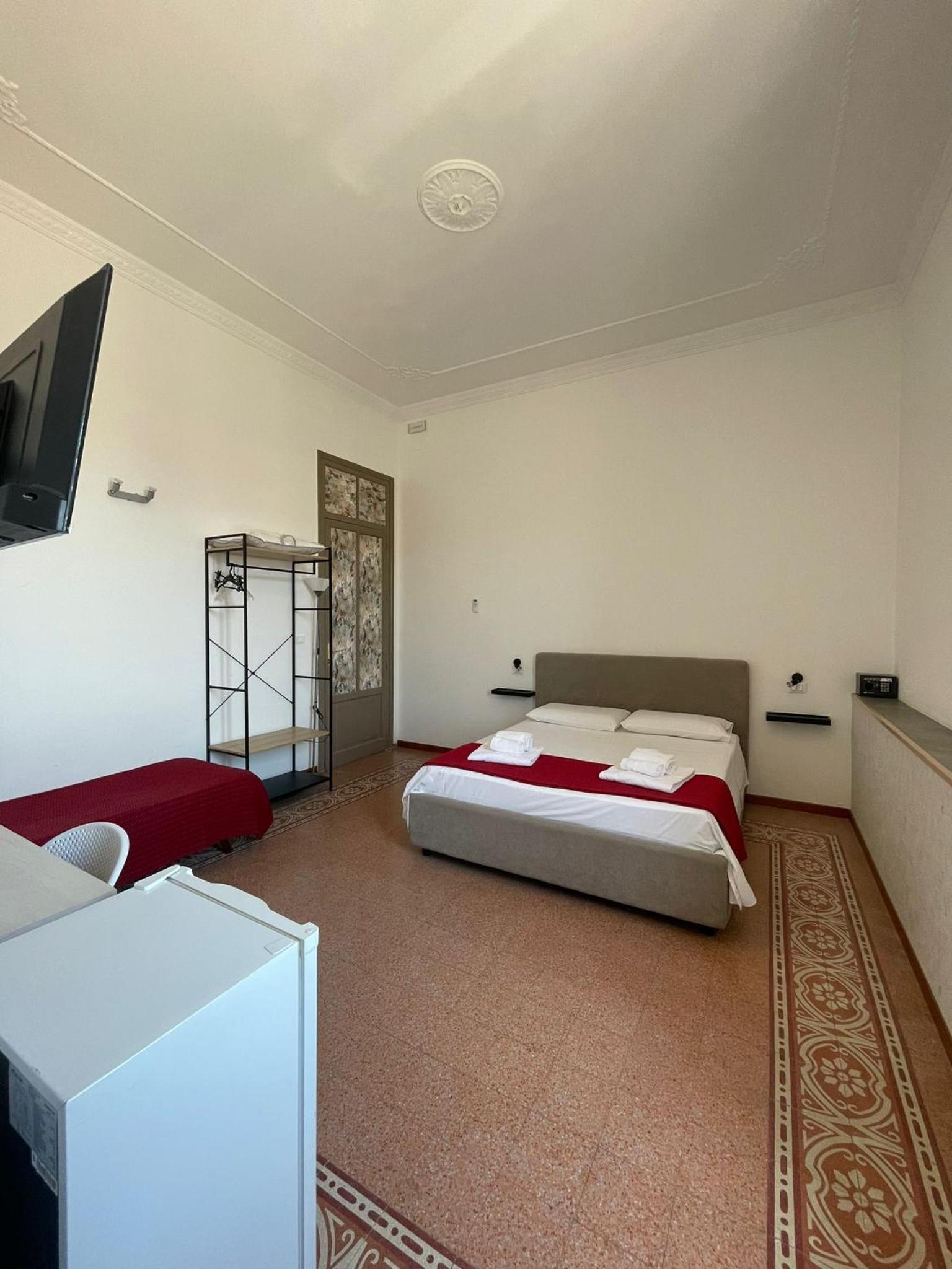 Triple Room with Private Bathroom - Photo 6