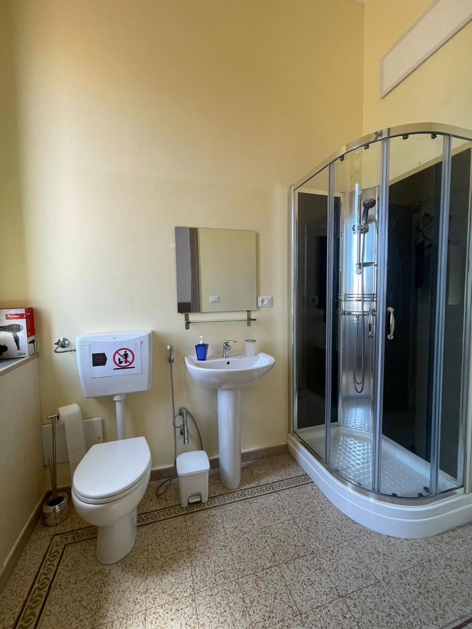 Triple Room with Private Bathroom - Photo 5