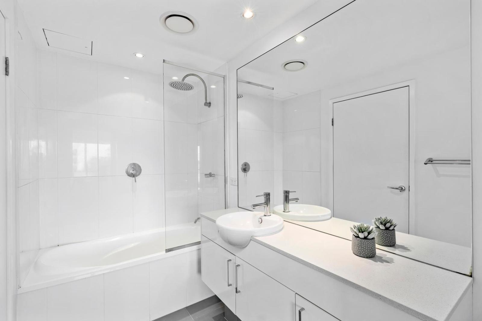 Three-Bedroom Deluxe Apartment