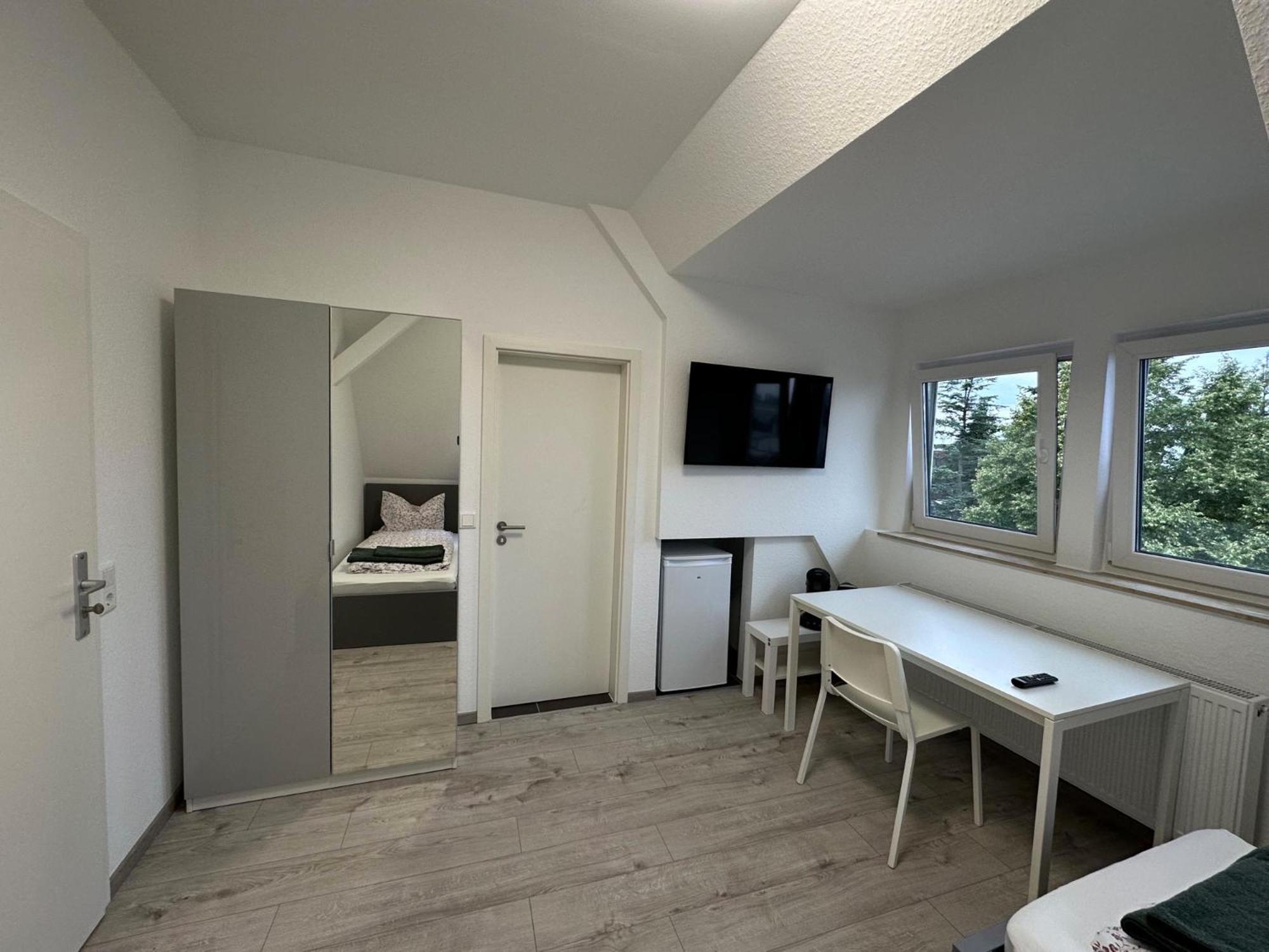 Twin Room - Photo 2