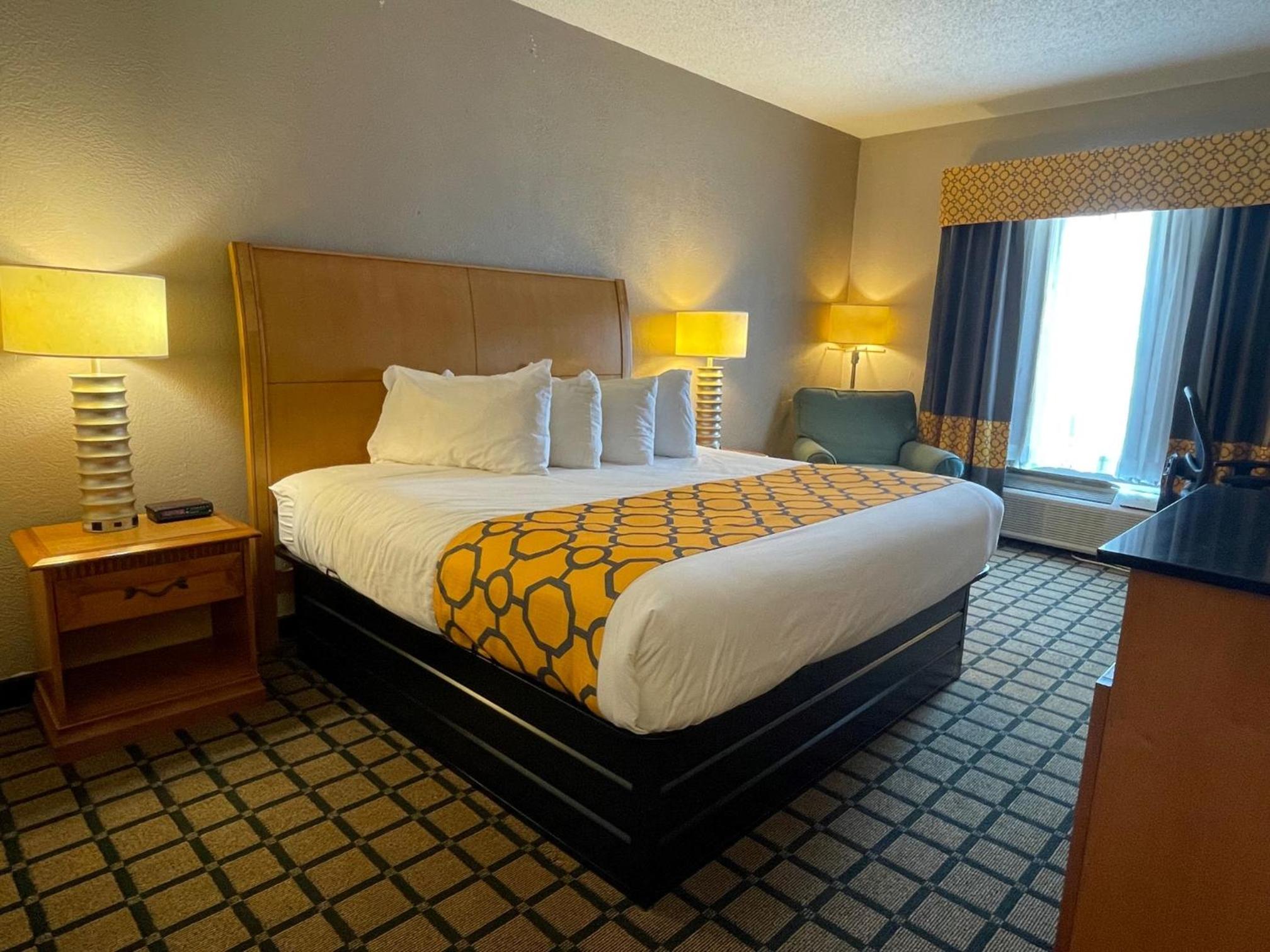 King Room - Non-Smoking photo 1