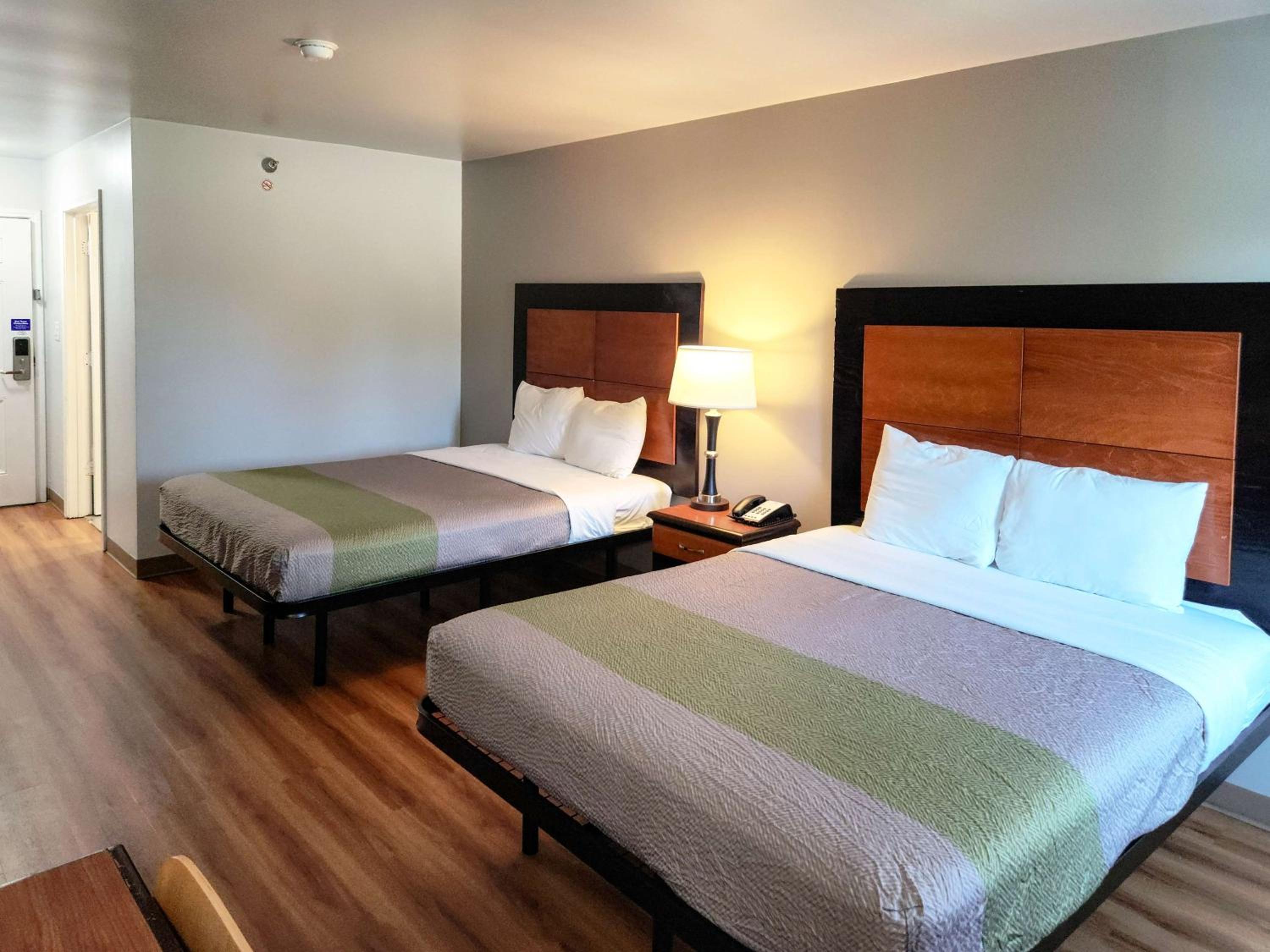 Queen Room with Two Queen Beds - Non-Smoking - Photo 1