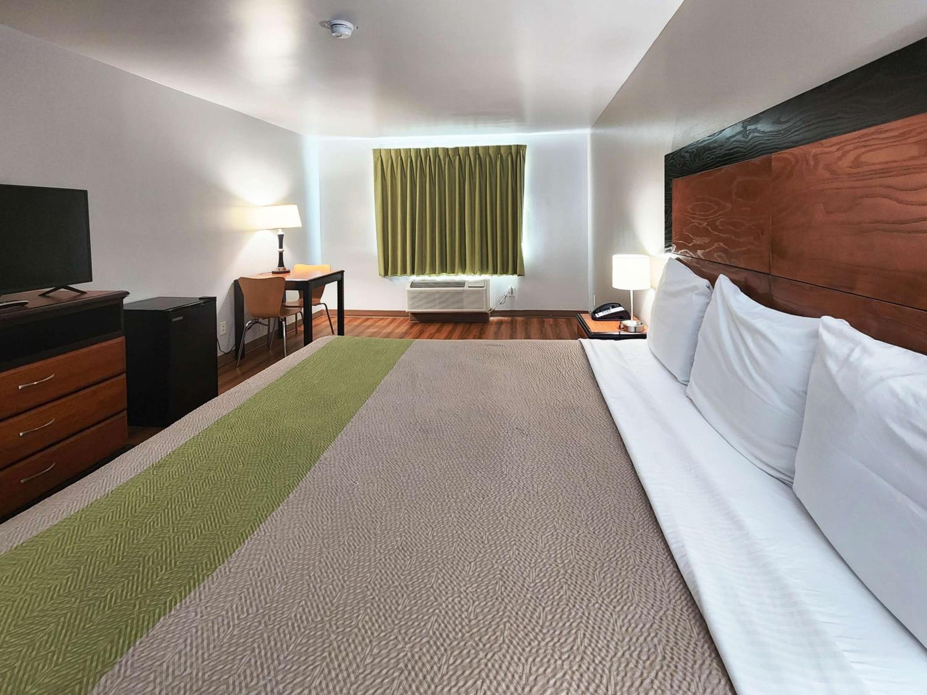 King Room - Non-Smoking - Photo 14