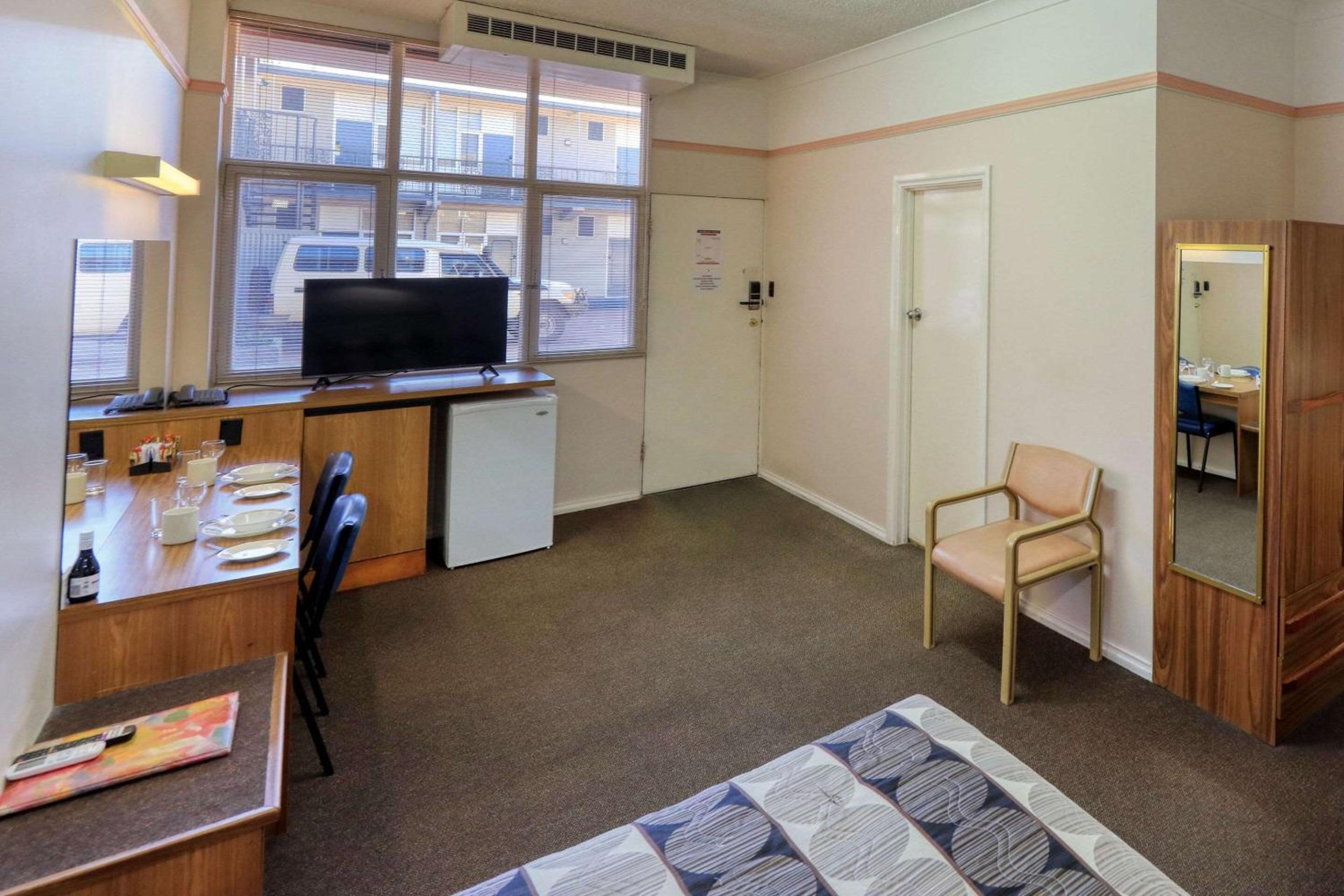 Twin Room - Photo 2