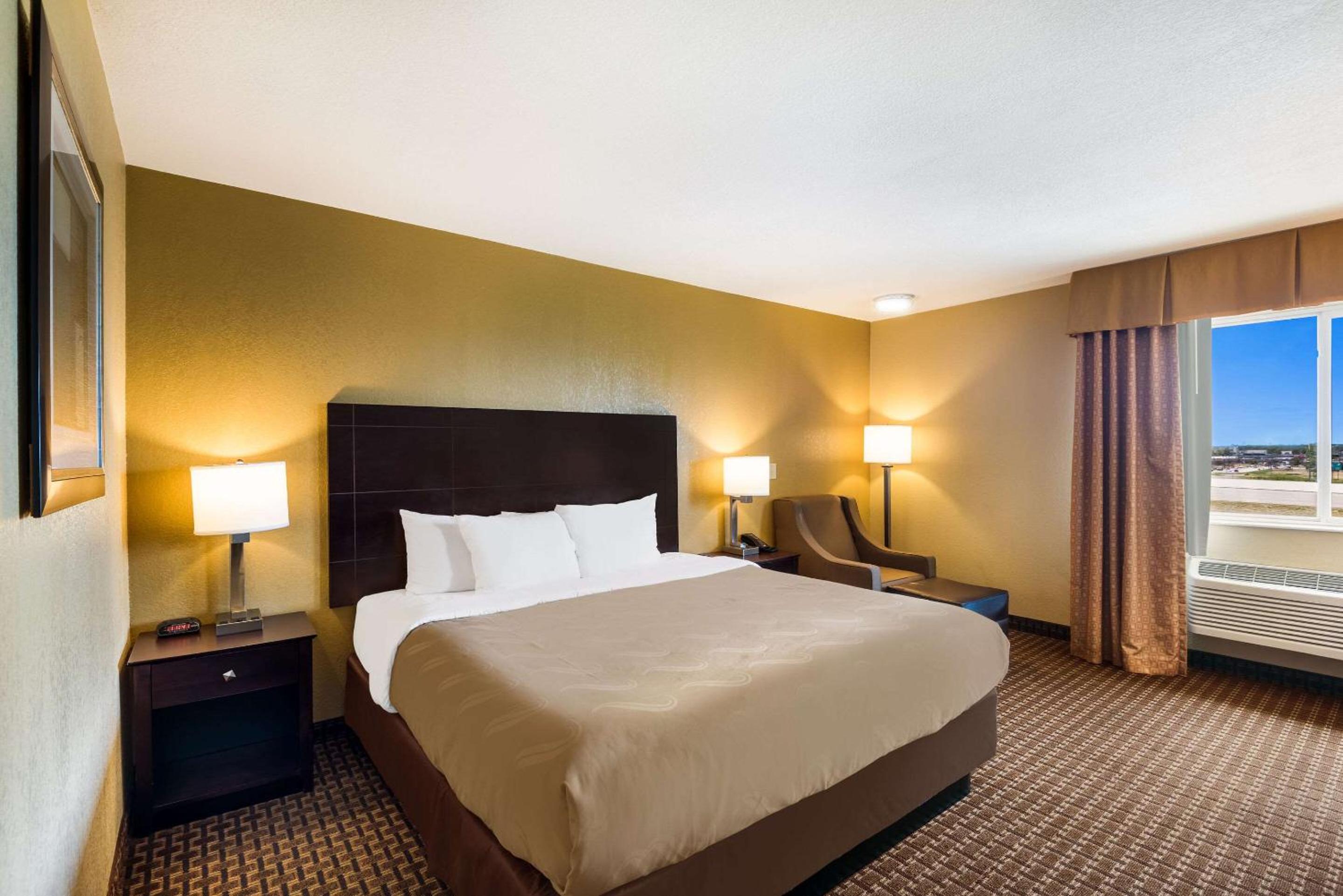 King Room - Non-Smoking - Photo 3