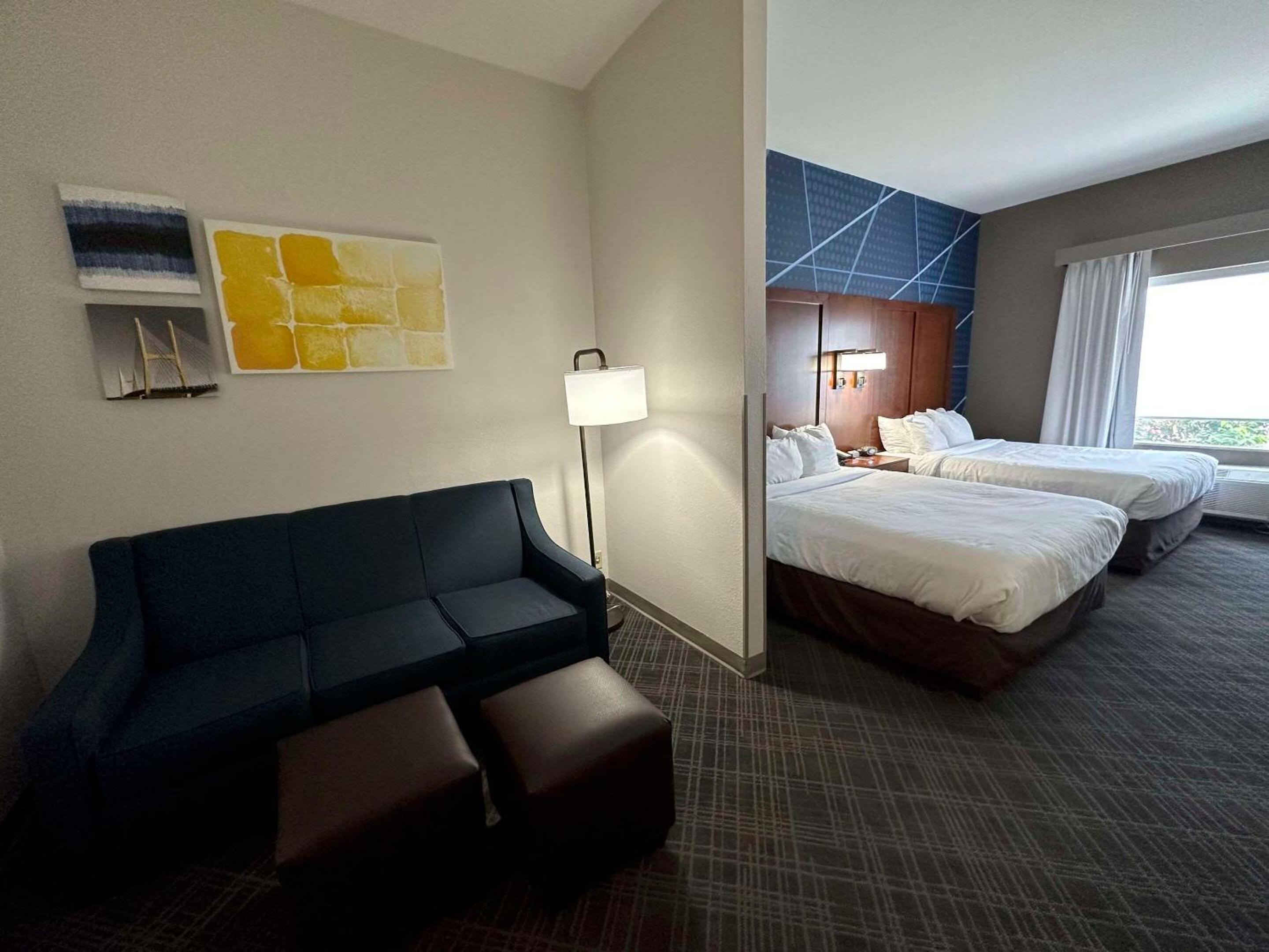 Queen Suite with Two Queen Beds - Non-Smoking - Photo 1