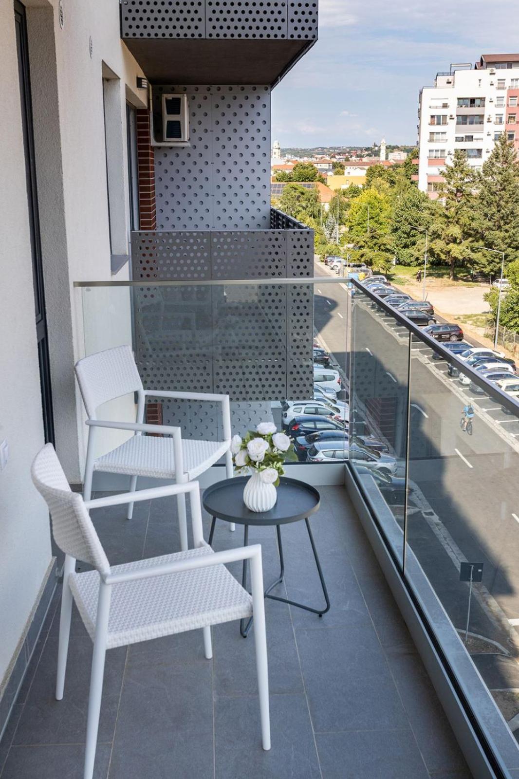 One-Bedroom Apartment with Balcony