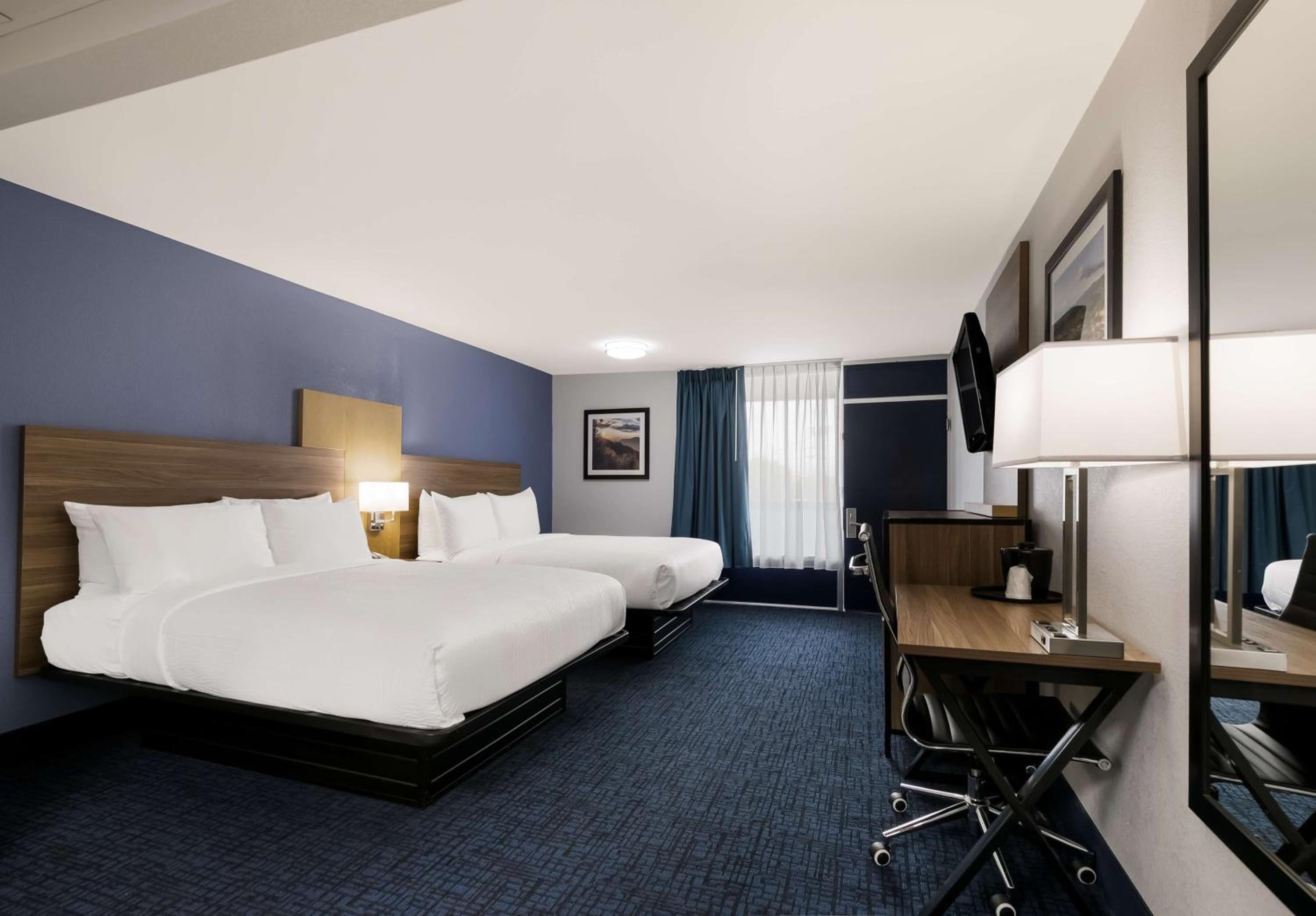 Queen Room with Two Queen Beds Kitchenette - Non-Smoking - Photo 1