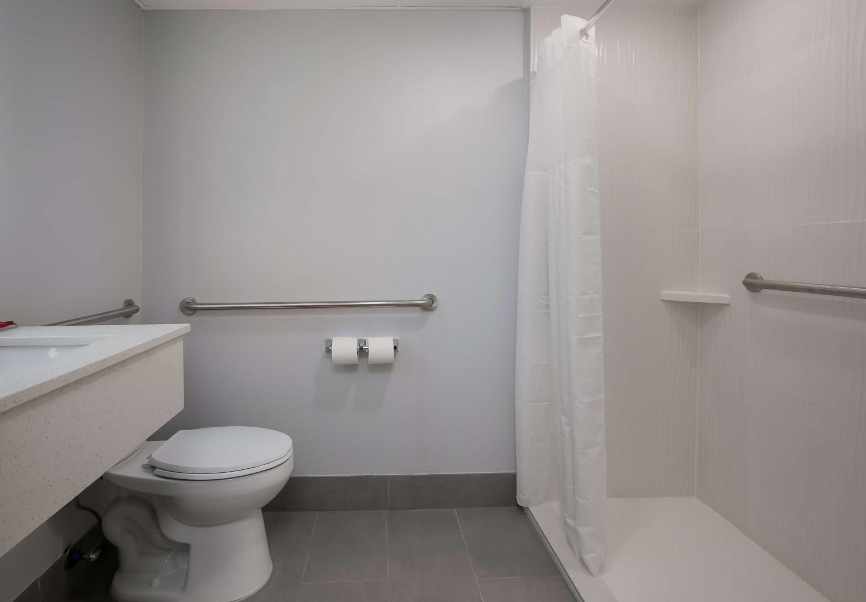 King Room with Roll-in Shower - Disability Access/Non-Smoking - Photo 8