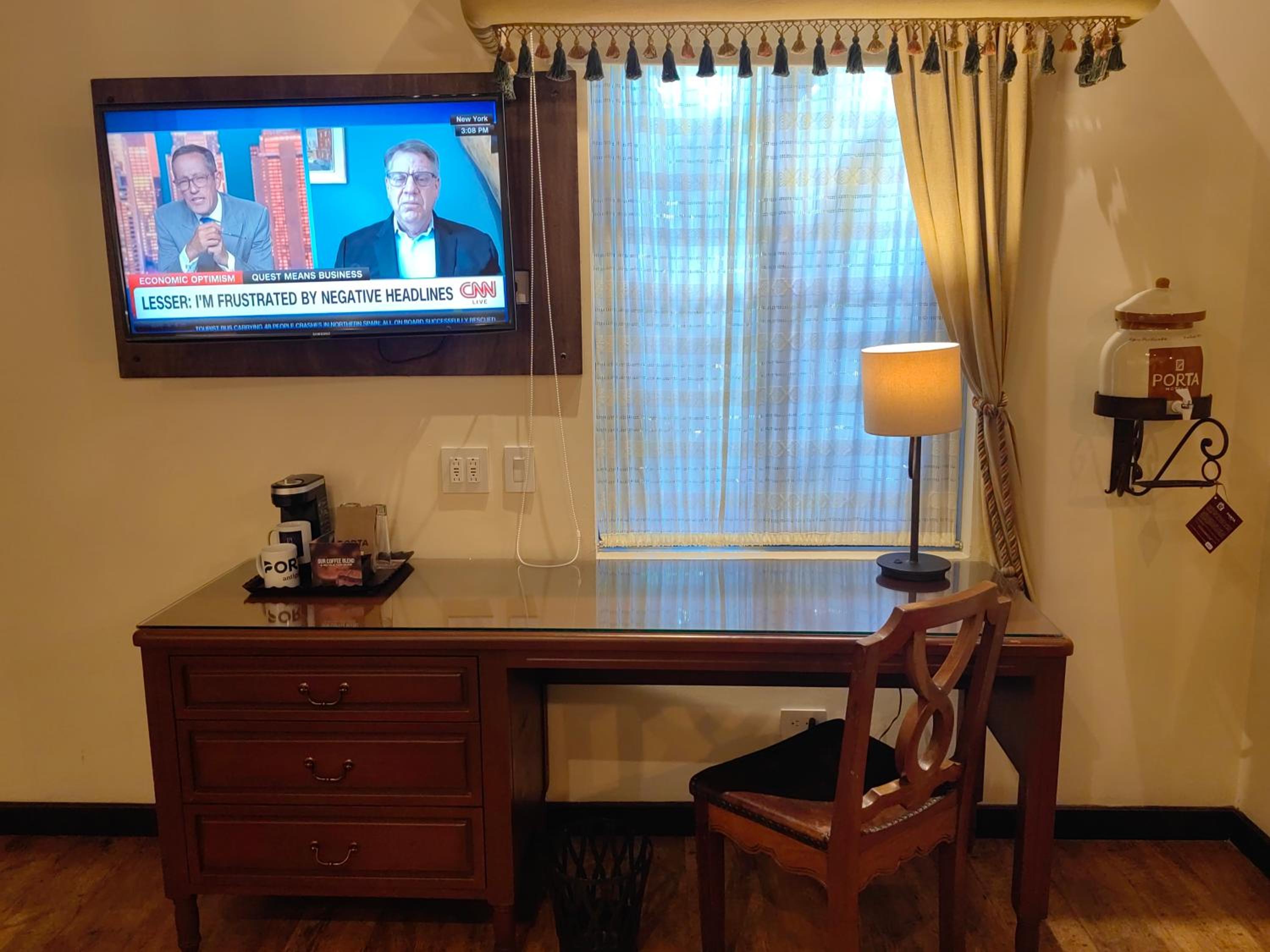 Deluxe King Room - Photo 2