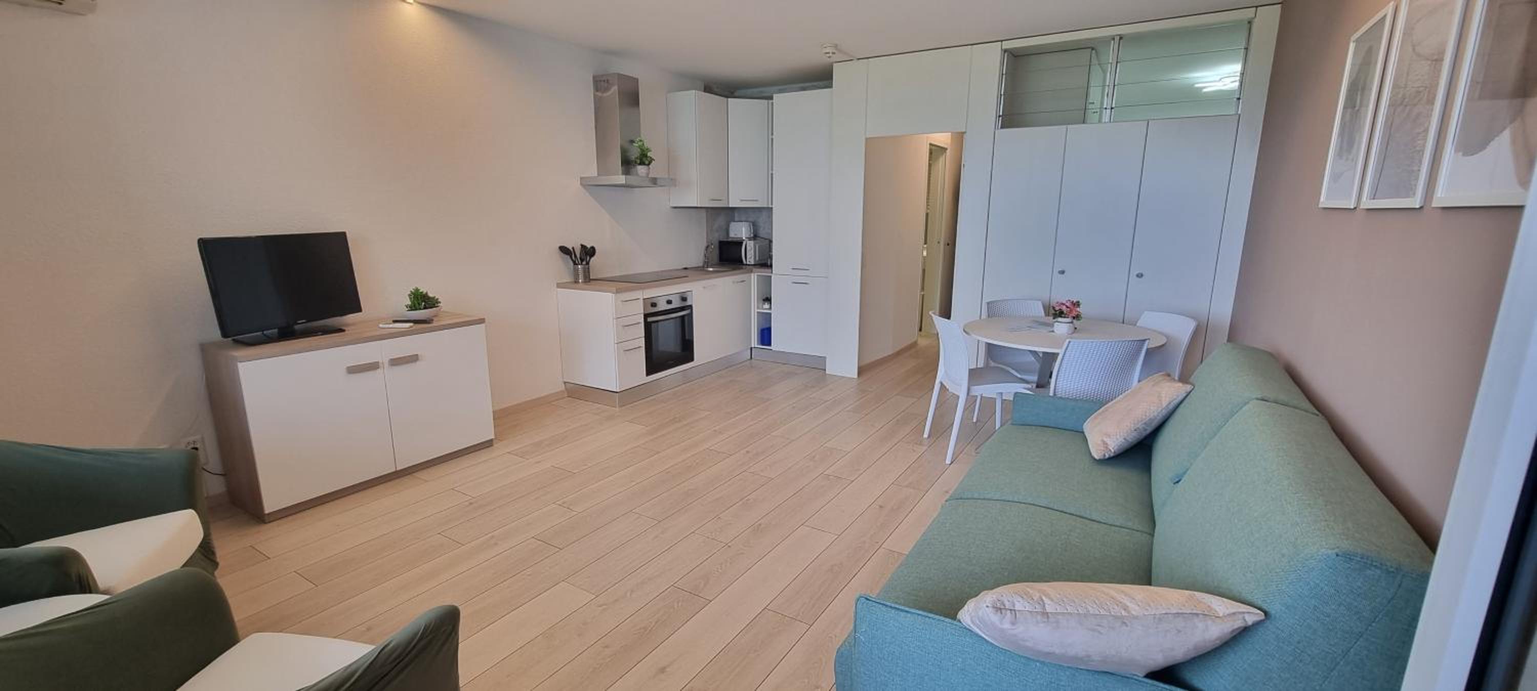 Apartment with Lake View photo 1