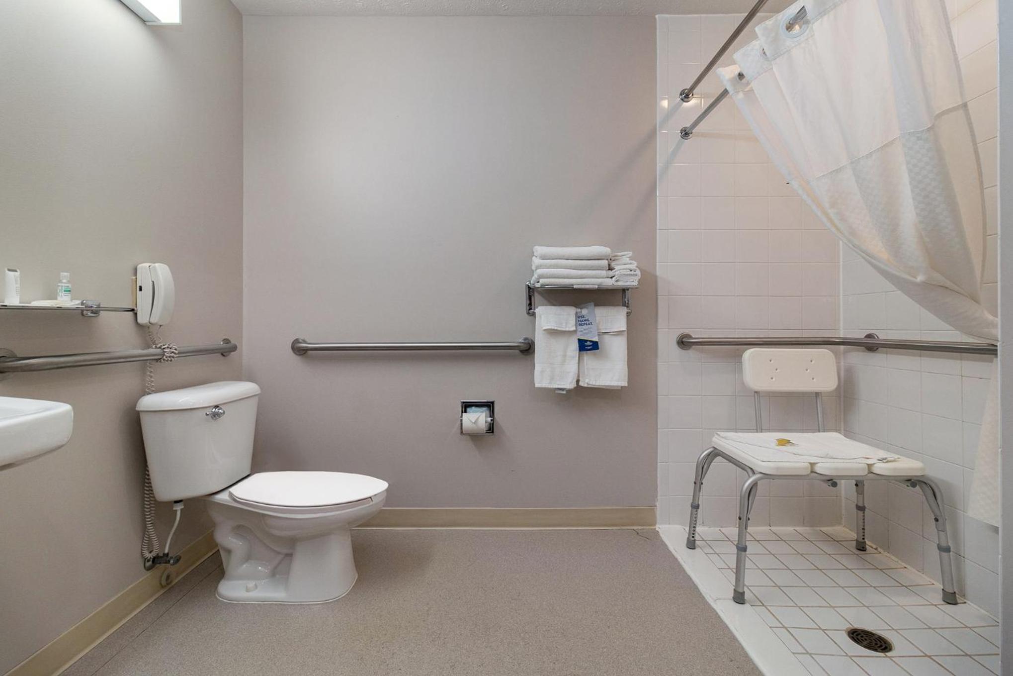 One-Bedroom Suite - Disability Access/Non-Smoking - Photo 3