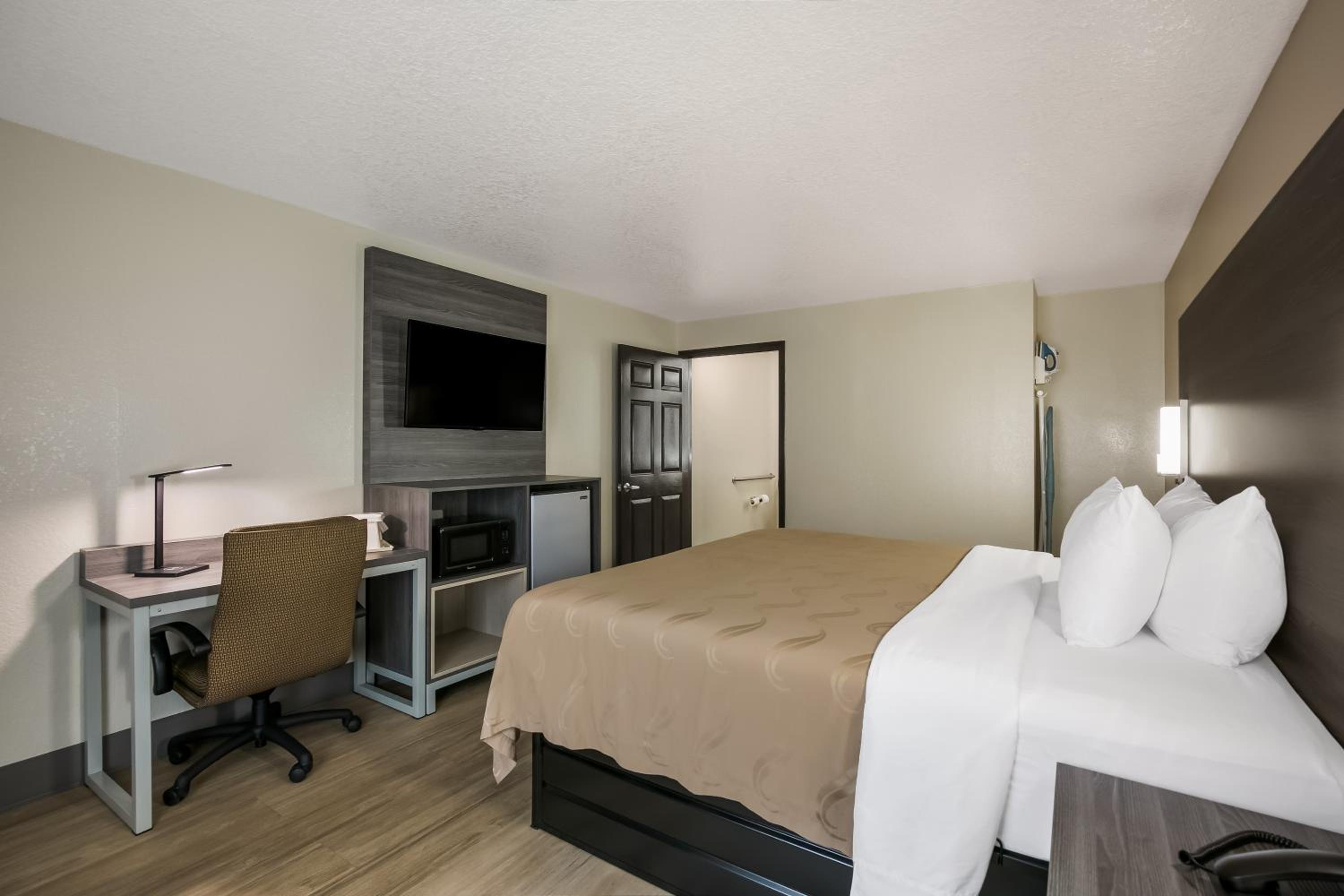 King Room - Accessible/Non-Smoking - Photo 2